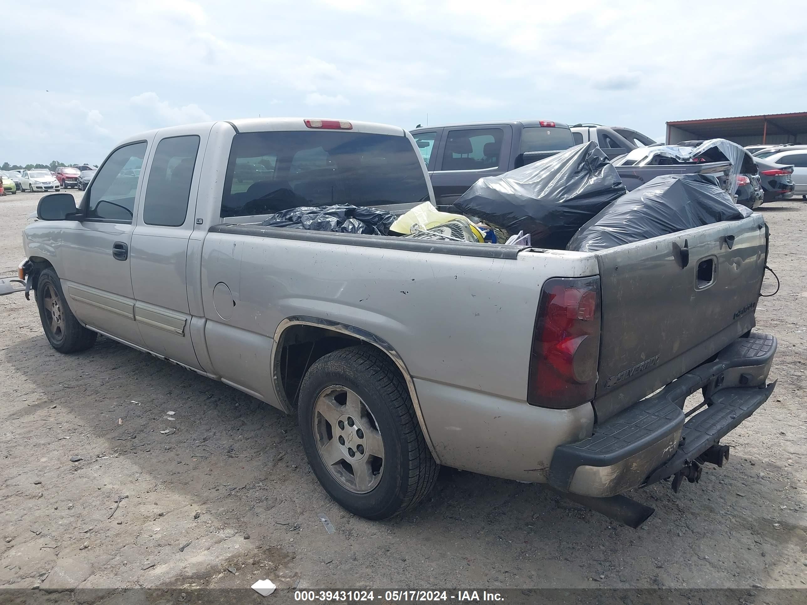 Photo 2 VIN: 2GCEC19TX51126068 - CHEVROLET SILVERADO 