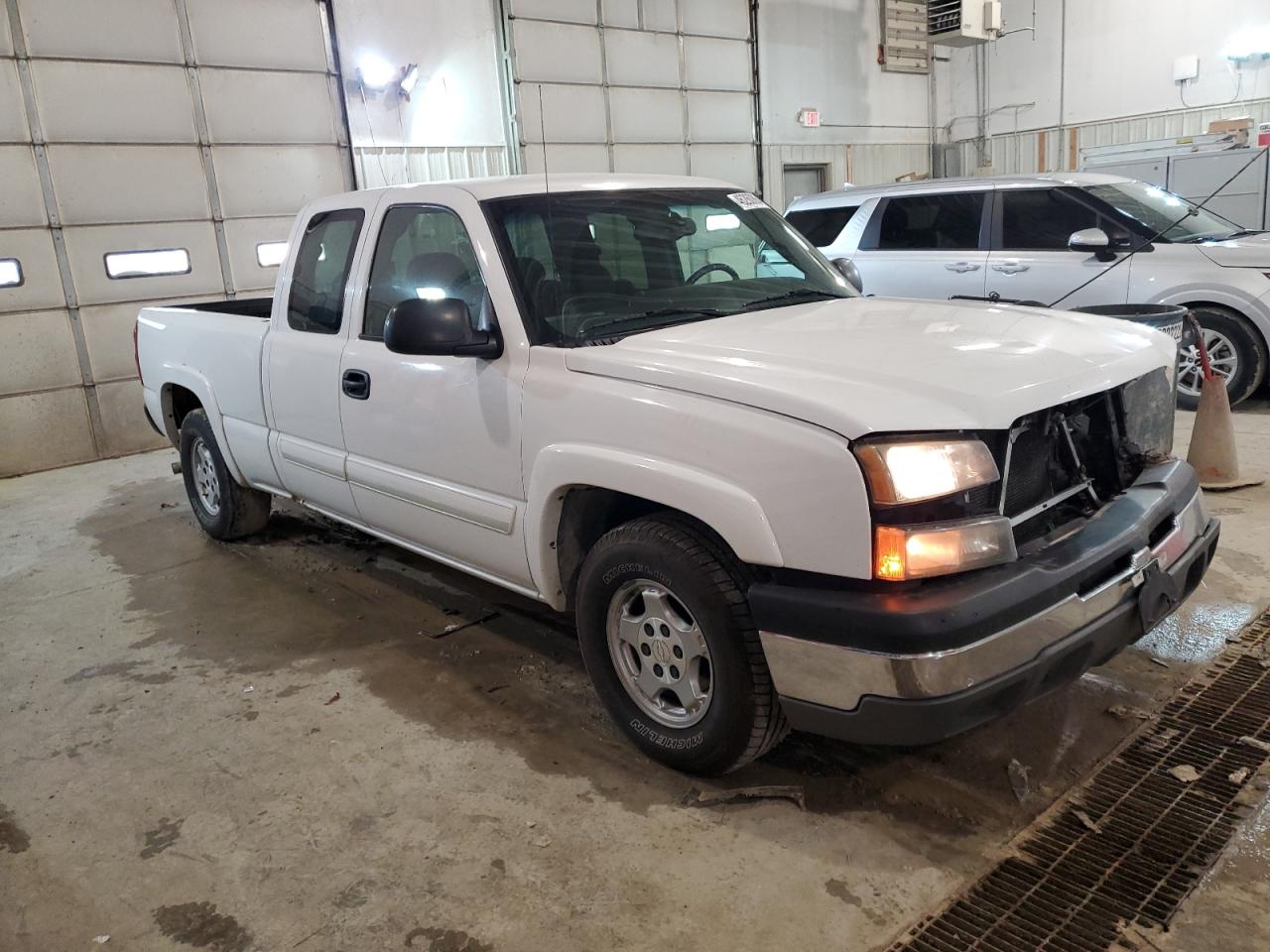 Photo 3 VIN: 2GCEC19V031105020 - CHEVROLET SILVERADO 