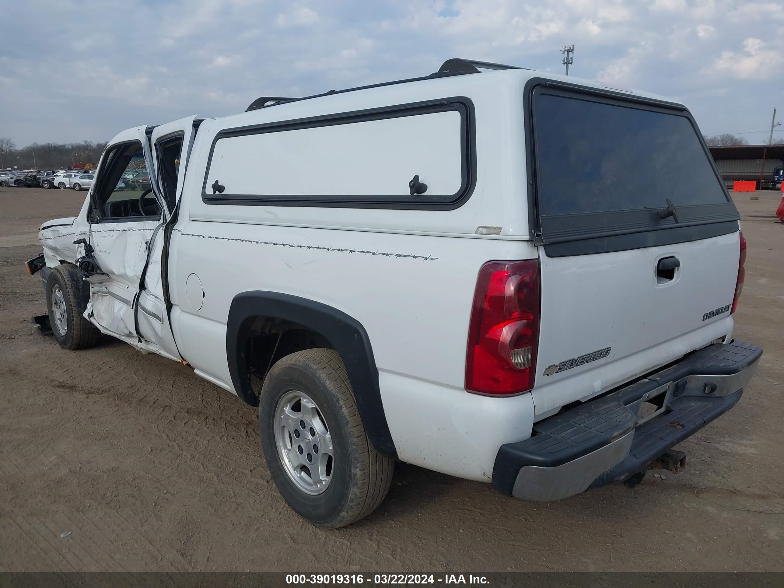 Photo 2 VIN: 2GCEC19V031223004 - CHEVROLET SILVERADO 