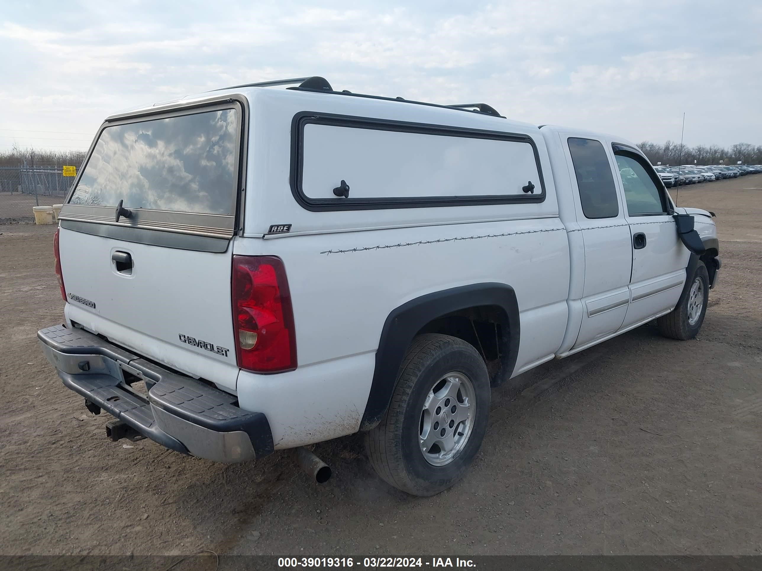 Photo 3 VIN: 2GCEC19V031223004 - CHEVROLET SILVERADO 