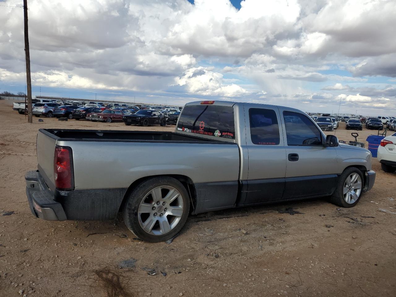 Photo 2 VIN: 2GCEC19V041364141 - CHEVROLET SILVERADO 