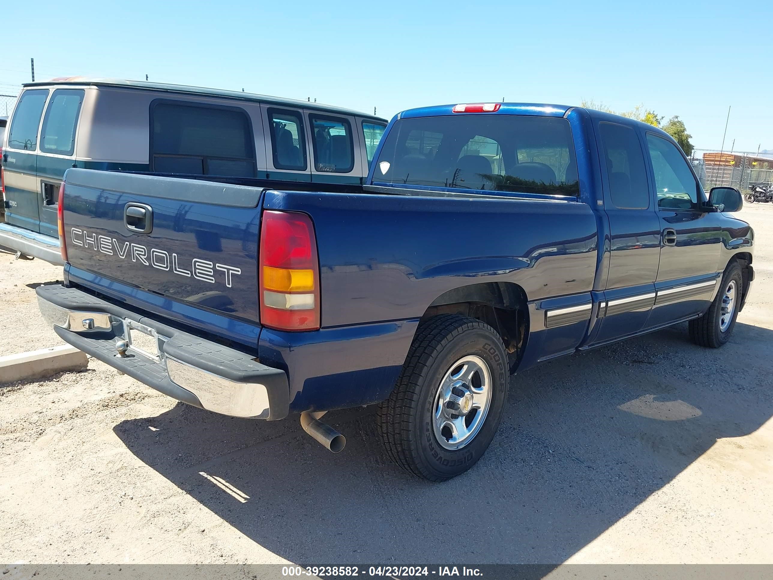 Photo 3 VIN: 2GCEC19V0Y1293075 - CHEVROLET SILVERADO 