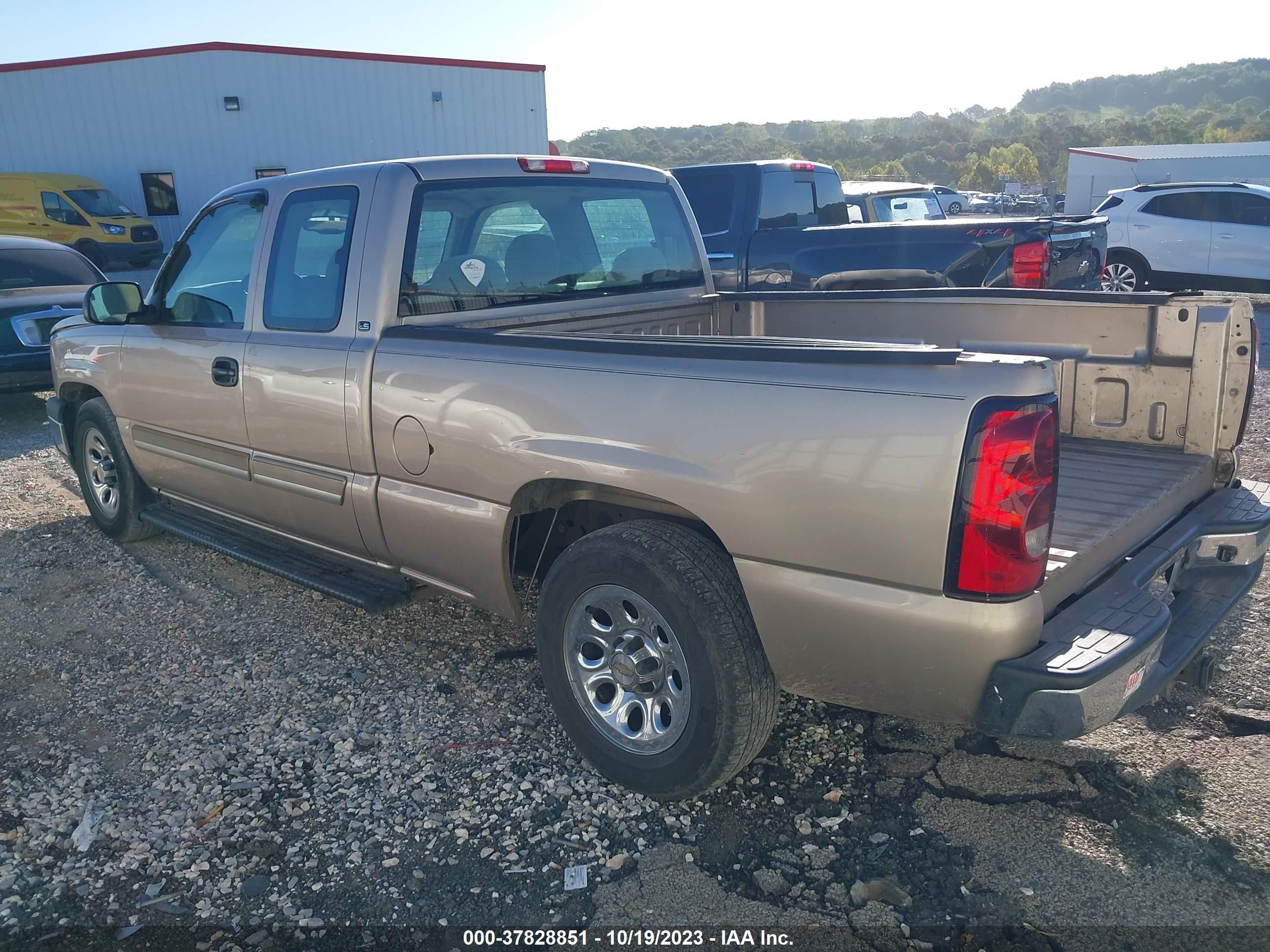 Photo 2 VIN: 2GCEC19V151266561 - CHEVROLET SILVERADO 