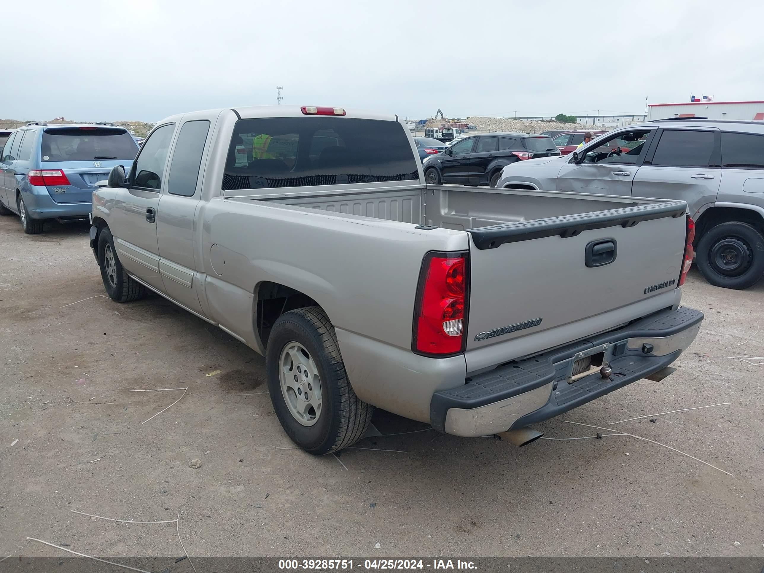 Photo 2 VIN: 2GCEC19V241397836 - CHEVROLET SILVERADO 