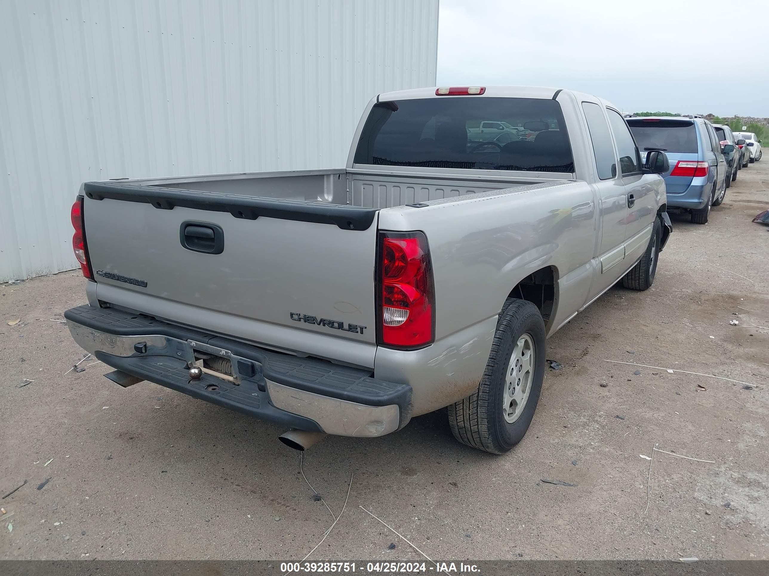 Photo 3 VIN: 2GCEC19V241397836 - CHEVROLET SILVERADO 