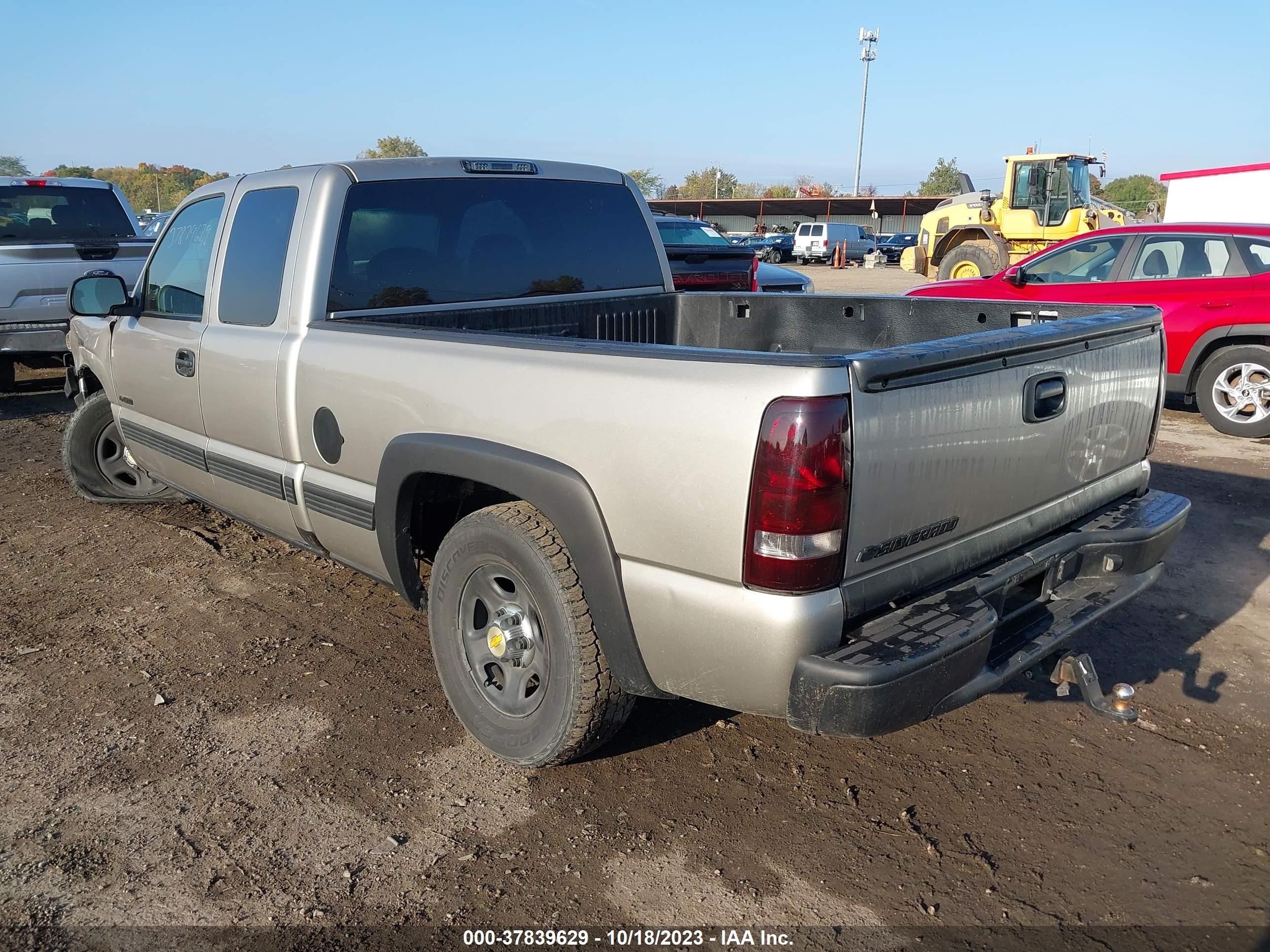 Photo 2 VIN: 2GCEC19V321387569 - CHEVROLET SILVERADO 