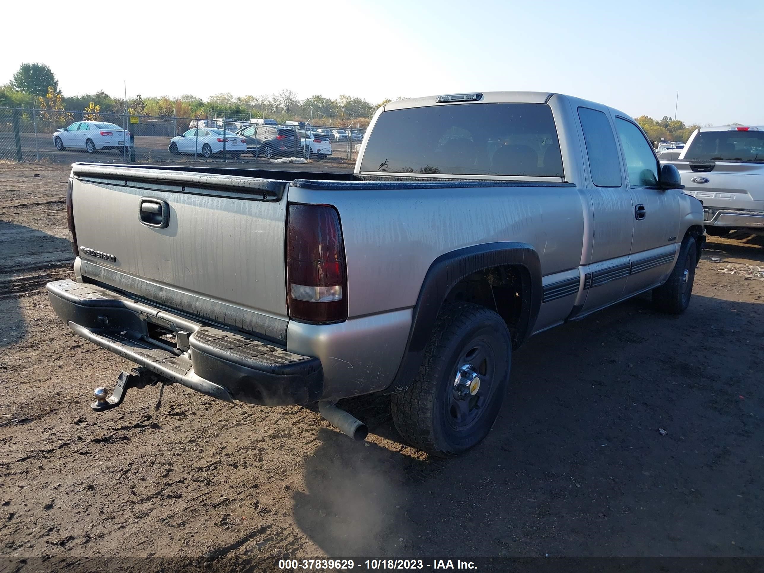 Photo 3 VIN: 2GCEC19V321387569 - CHEVROLET SILVERADO 