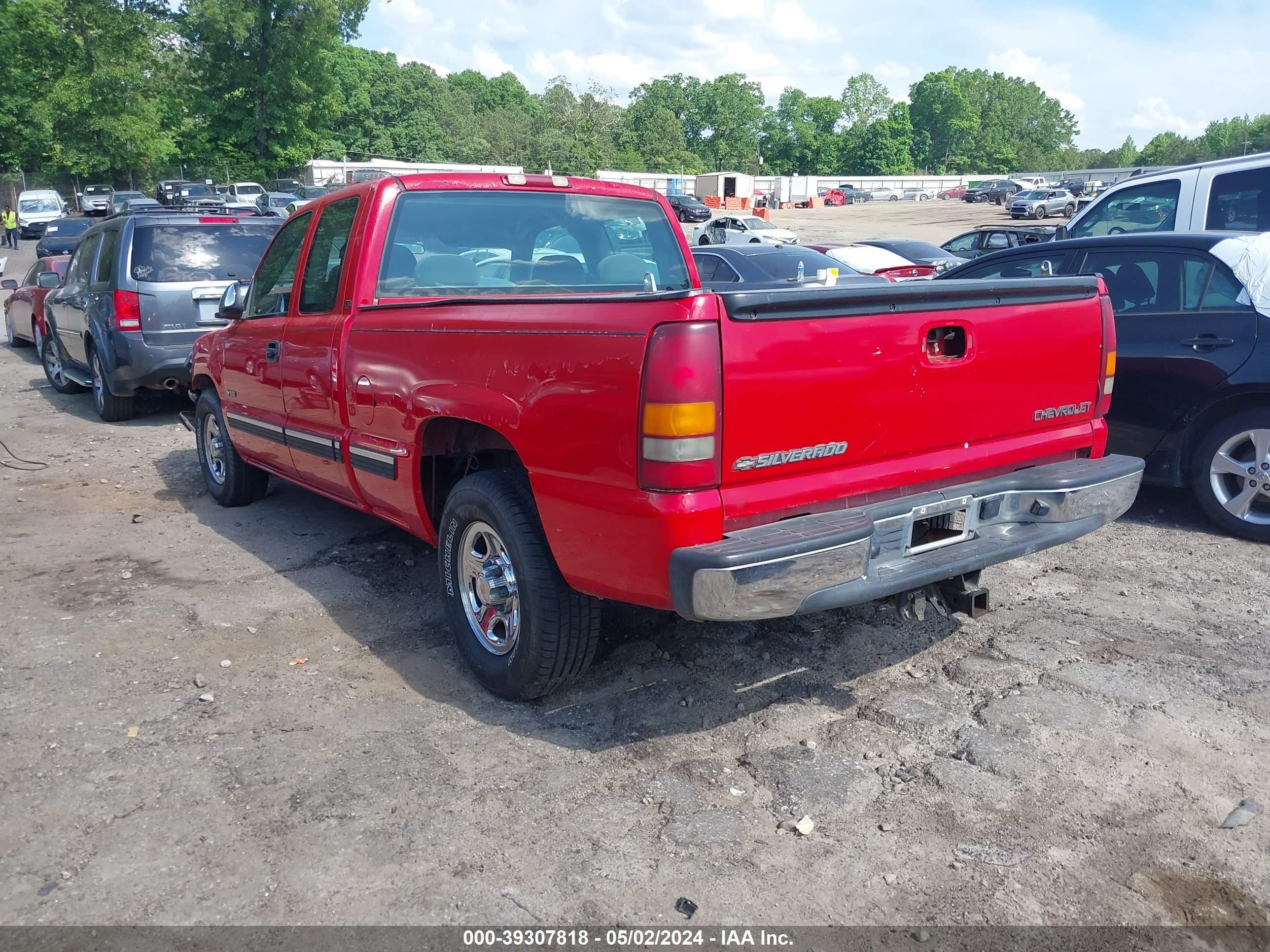 Photo 2 VIN: 2GCEC19V3Y1397656 - CHEVROLET SILVERADO 