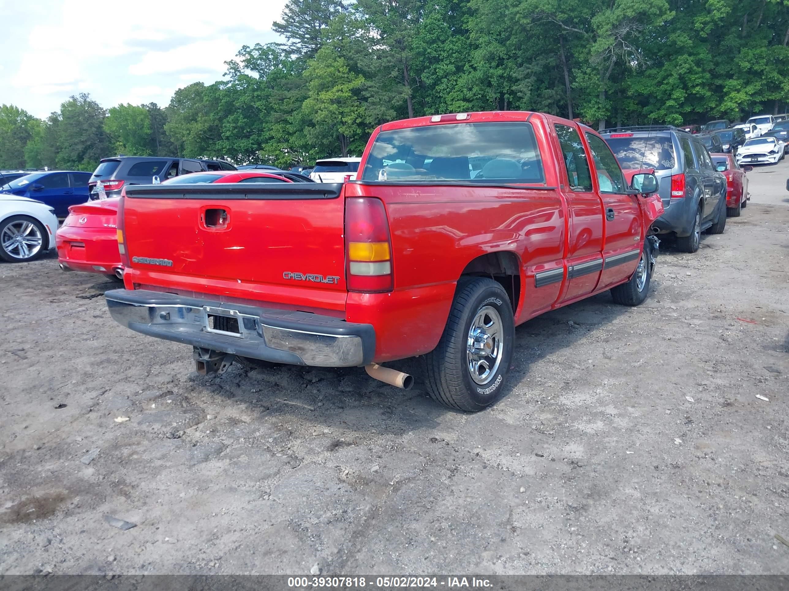 Photo 3 VIN: 2GCEC19V3Y1397656 - CHEVROLET SILVERADO 