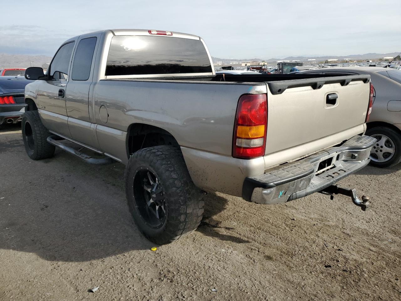 Photo 1 VIN: 2GCEC19V421214370 - CHEVROLET SILVERADO 