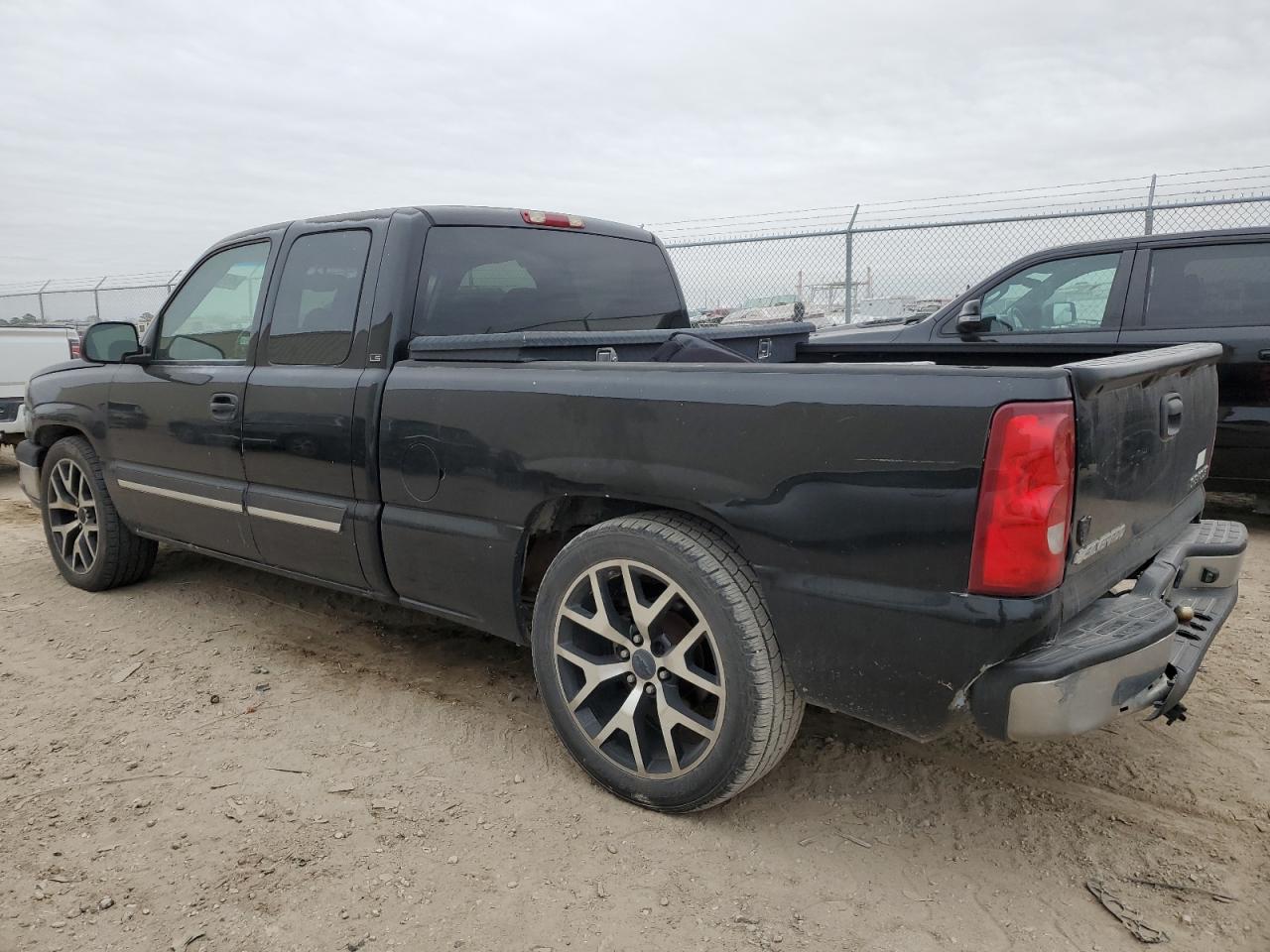 Photo 1 VIN: 2GCEC19V431232238 - CHEVROLET SILVERADO 