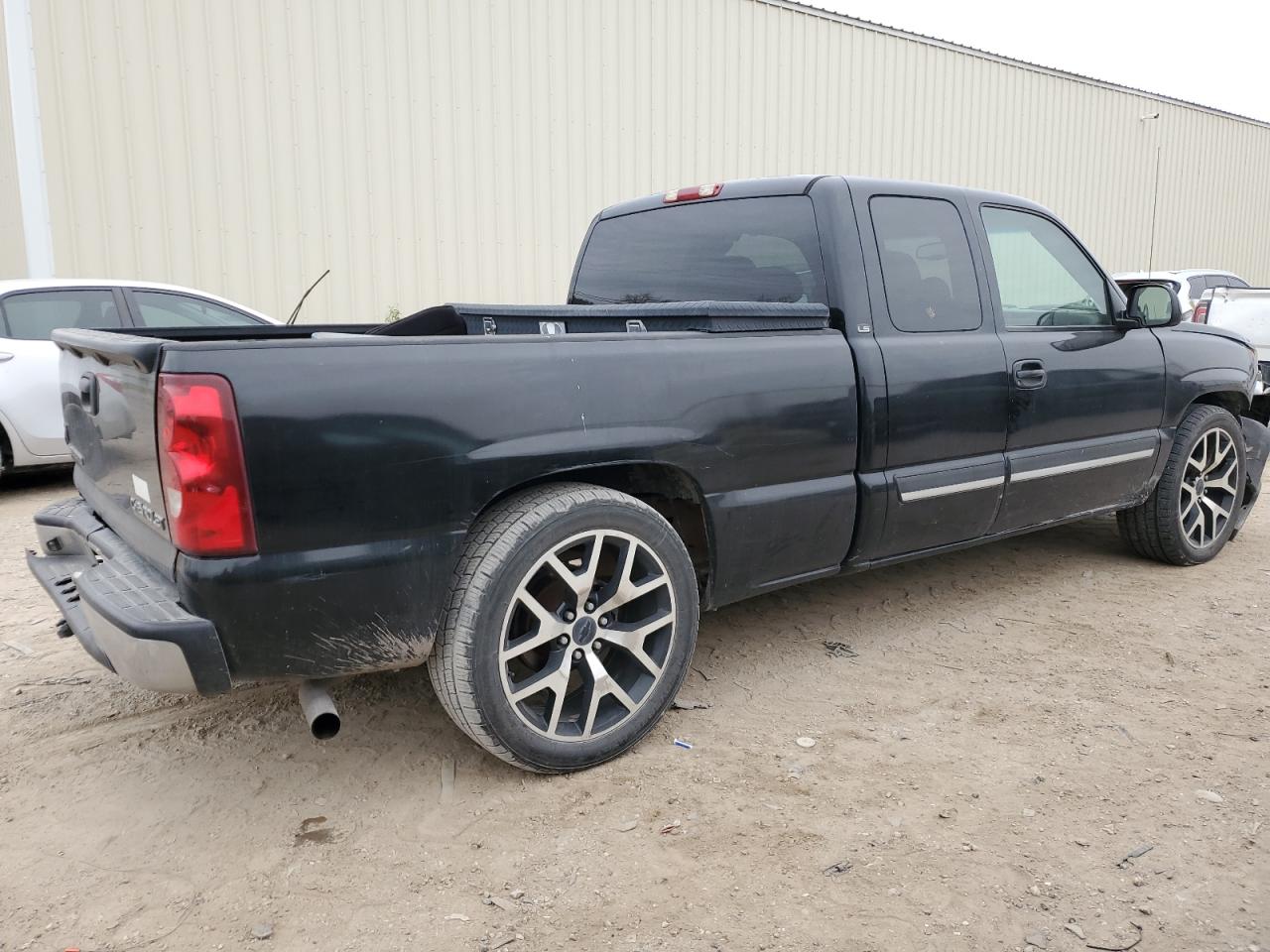 Photo 2 VIN: 2GCEC19V431232238 - CHEVROLET SILVERADO 