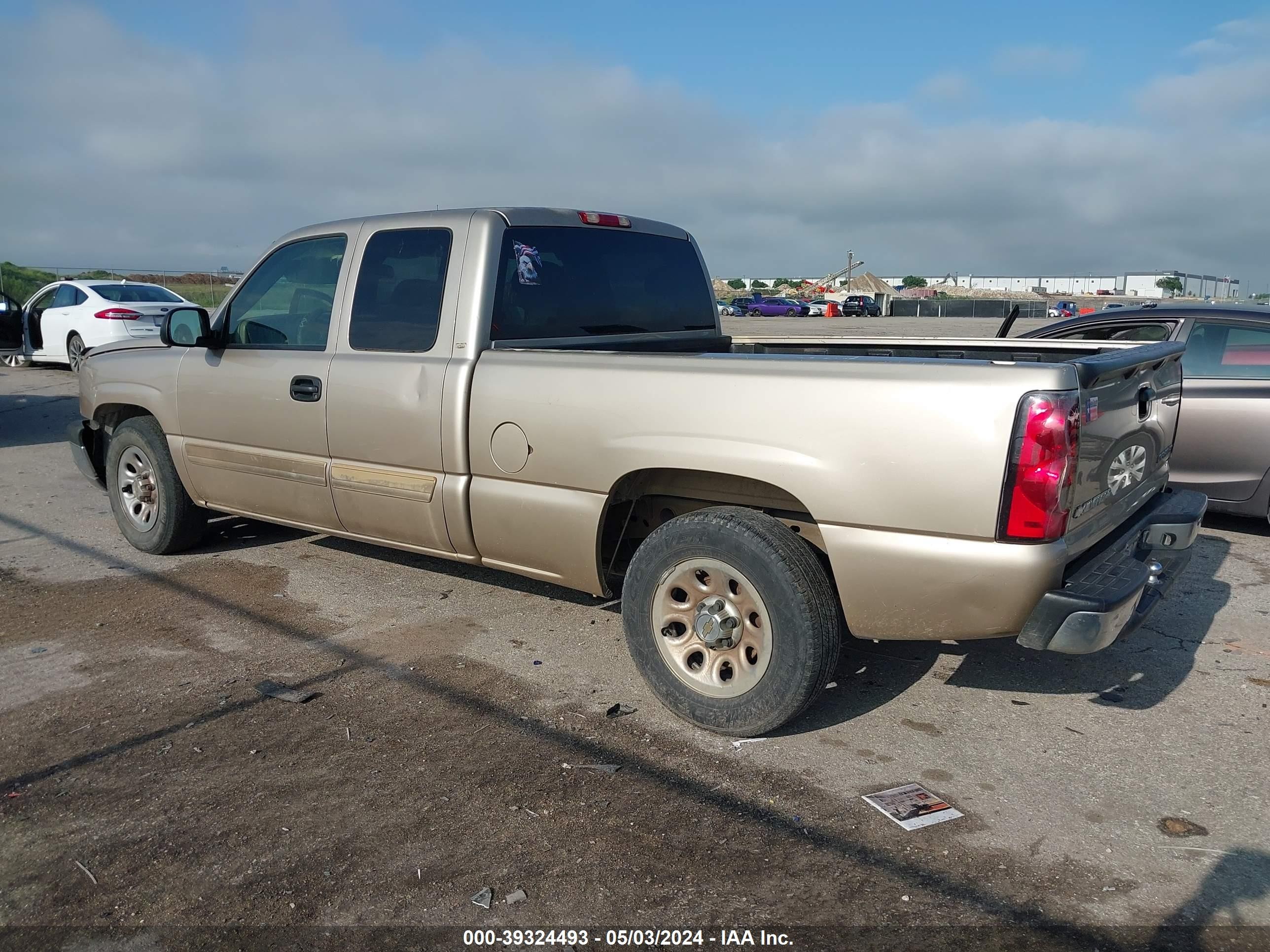 Photo 2 VIN: 2GCEC19V451292524 - CHEVROLET SILVERADO 