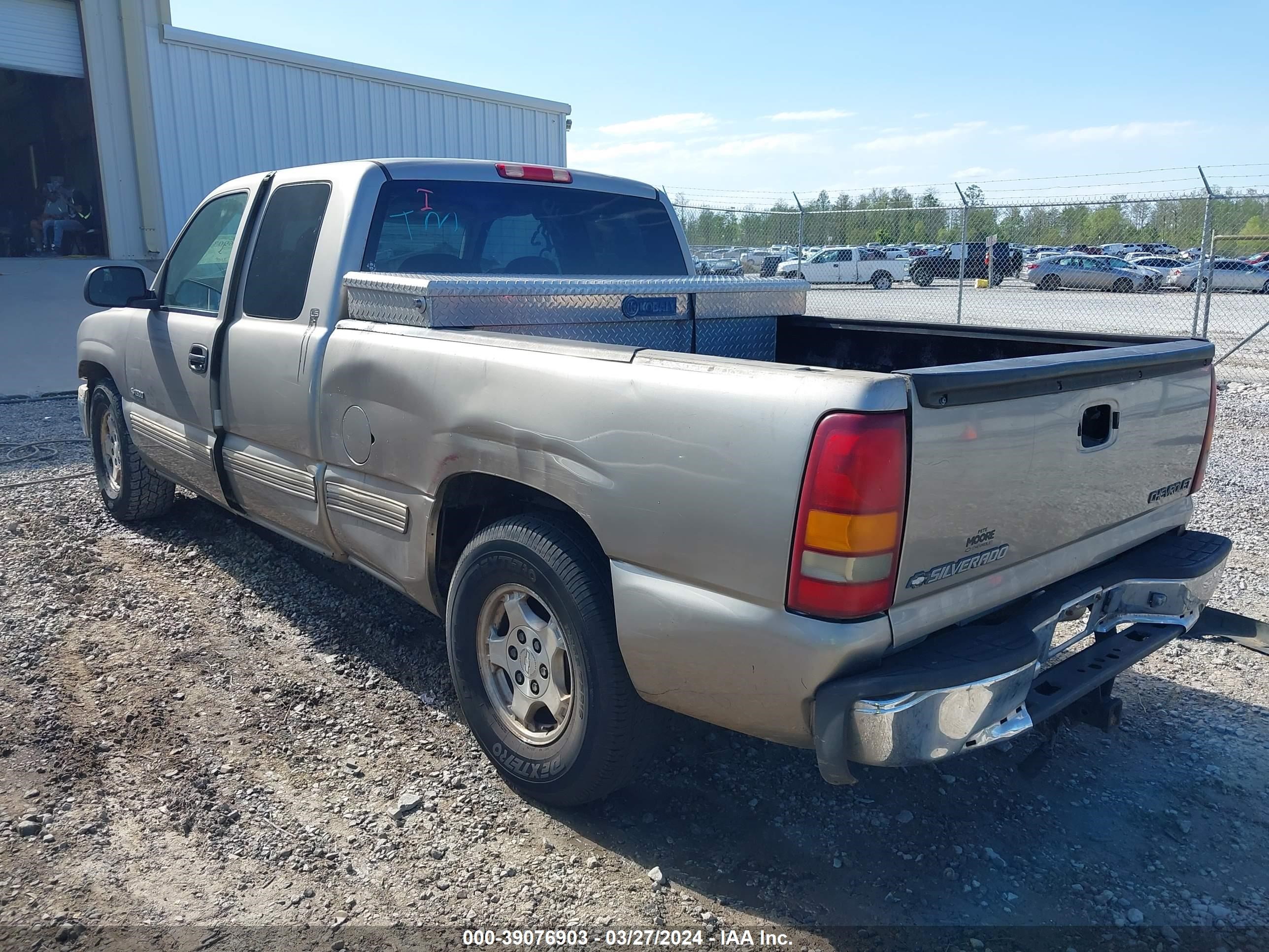 Photo 2 VIN: 2GCEC19V4X1170927 - CHEVROLET SILVERADO 