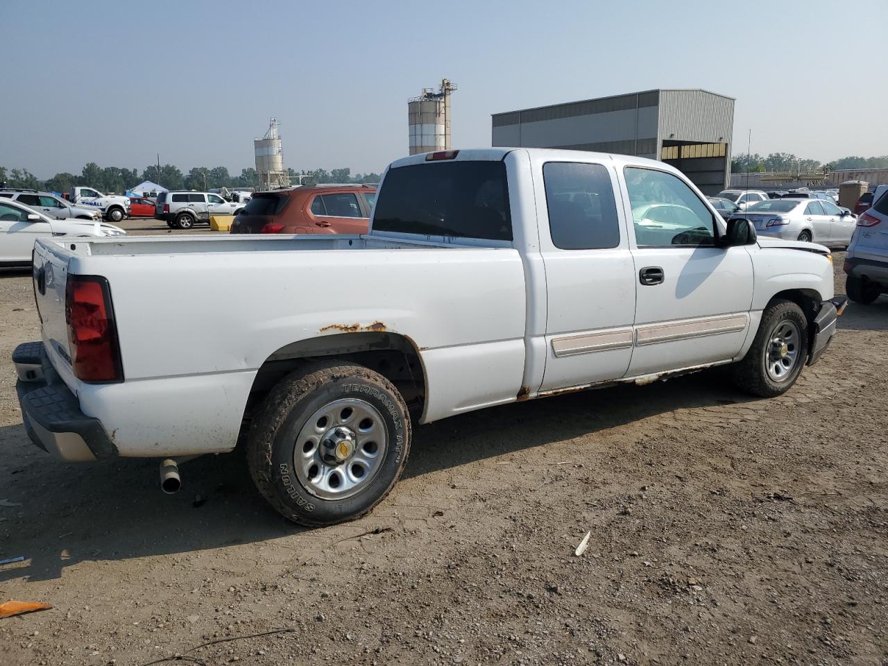 Photo 2 VIN: 2GCEC19V651120415 - CHEVROLET SILVERADO 