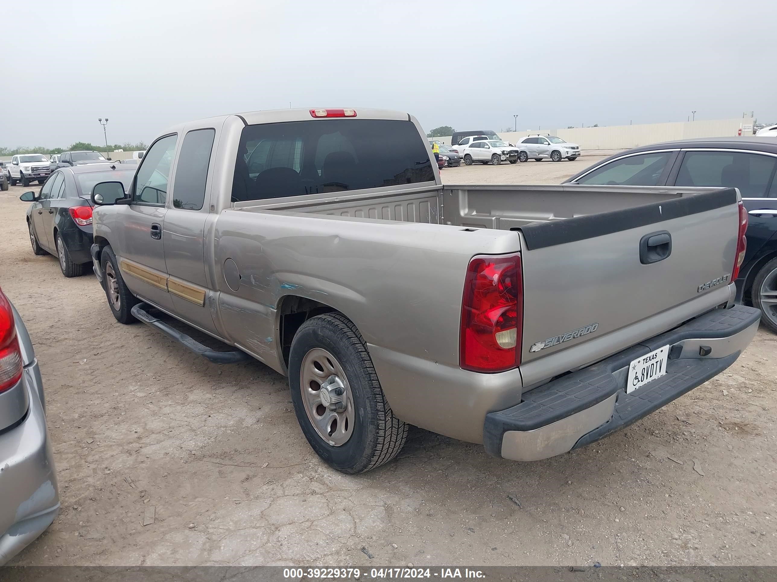 Photo 2 VIN: 2GCEC19V731393635 - CHEVROLET SILVERADO 