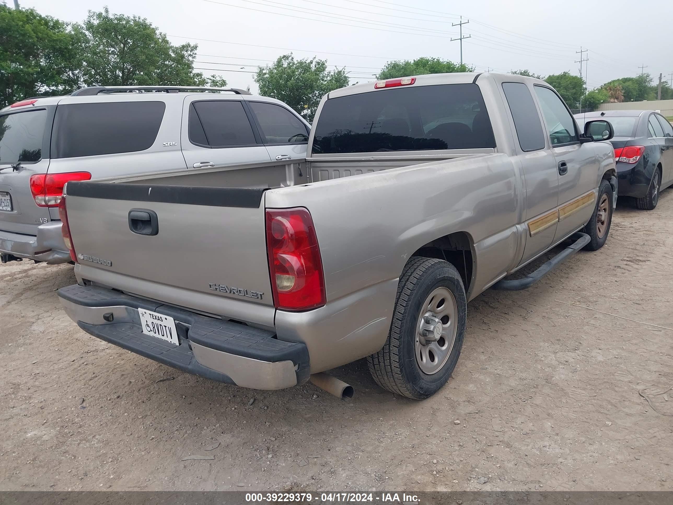 Photo 3 VIN: 2GCEC19V731393635 - CHEVROLET SILVERADO 