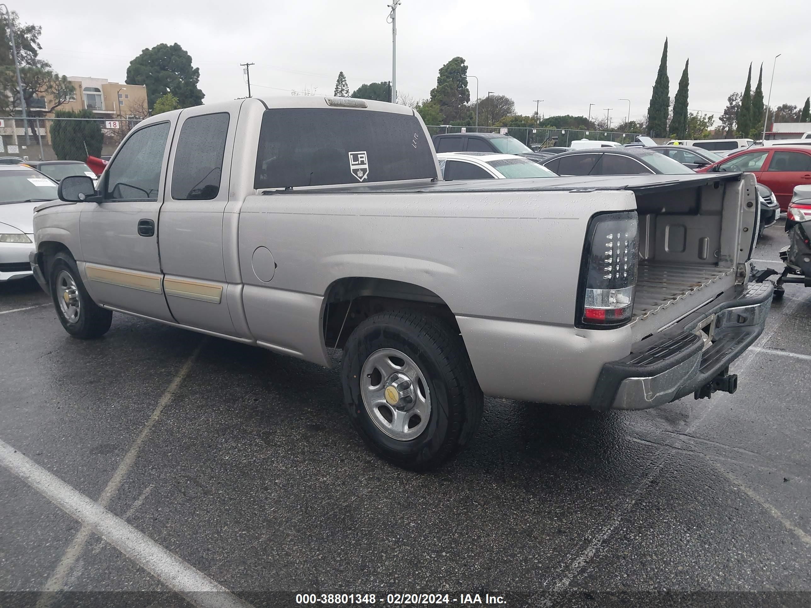 Photo 2 VIN: 2GCEC19V741434461 - CHEVROLET SILVERADO 