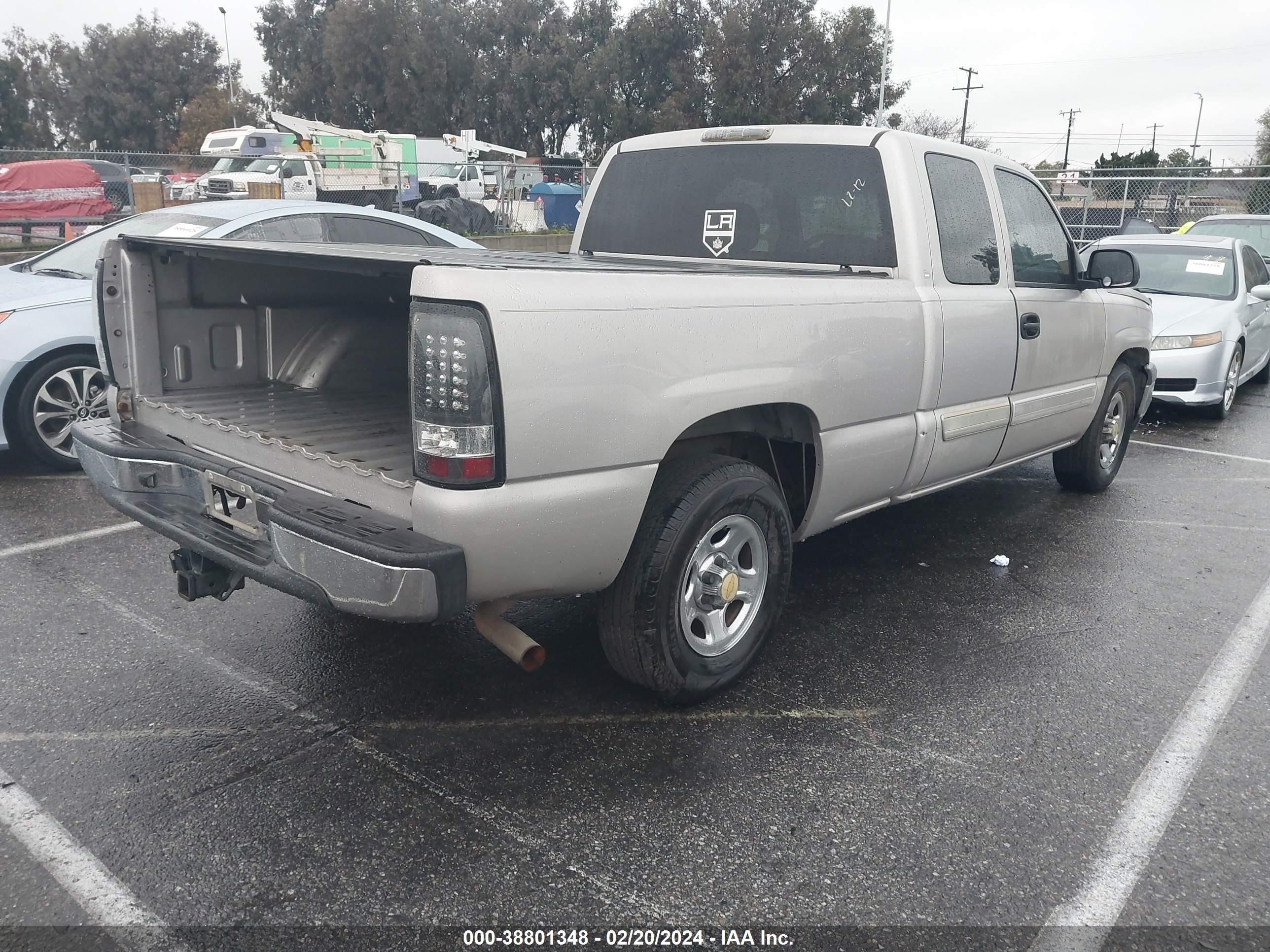 Photo 3 VIN: 2GCEC19V741434461 - CHEVROLET SILVERADO 