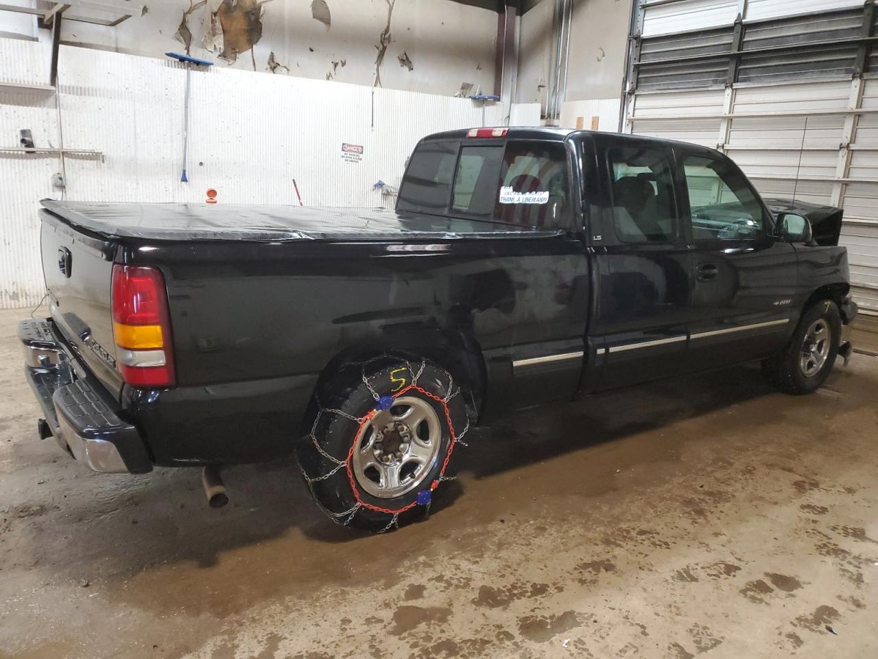 Photo 2 VIN: 2GCEC19V7X1234667 - CHEVROLET SILVERADO 