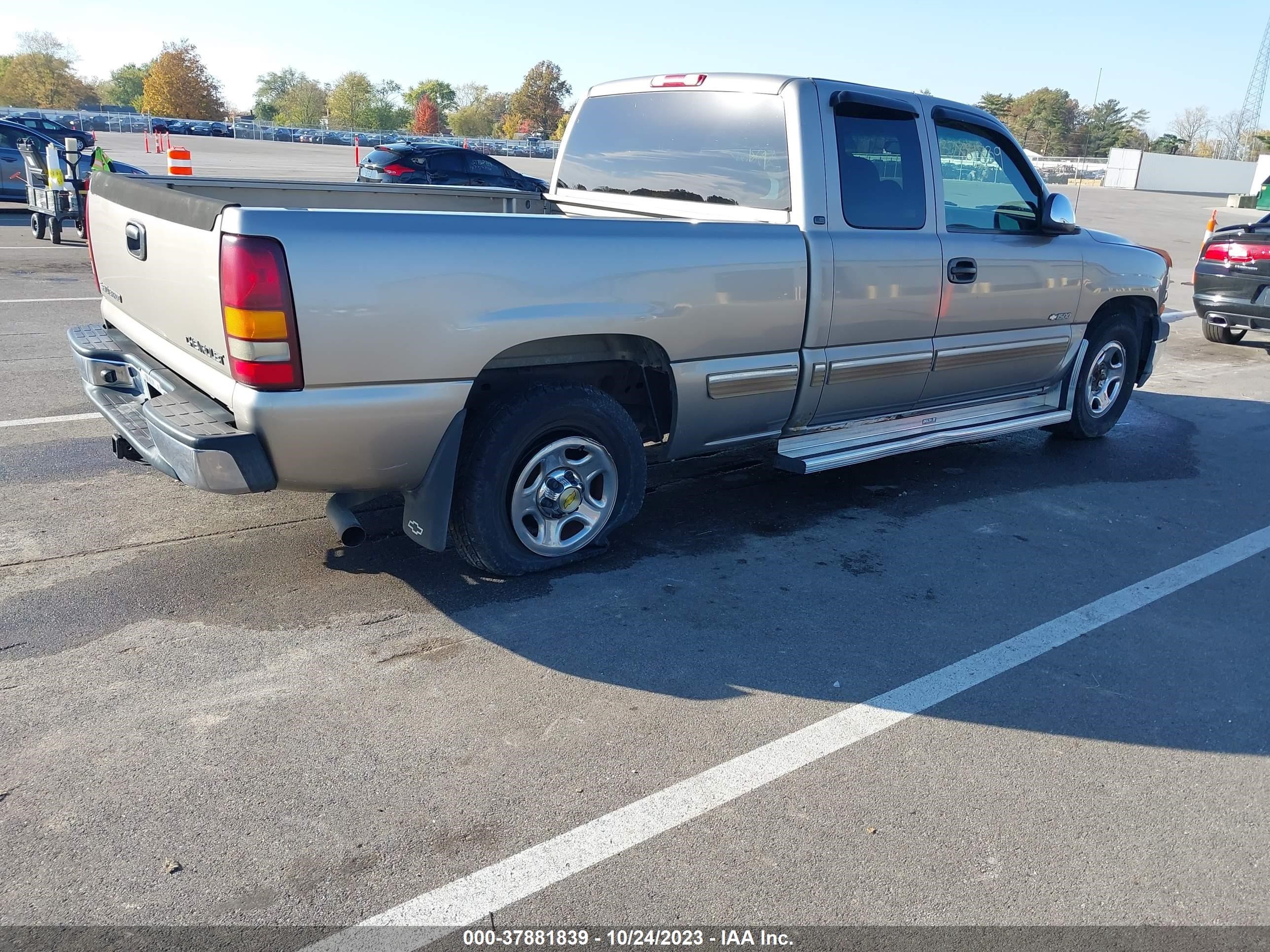 Photo 3 VIN: 2GCEC19V821287015 - CHEVROLET SILVERADO 