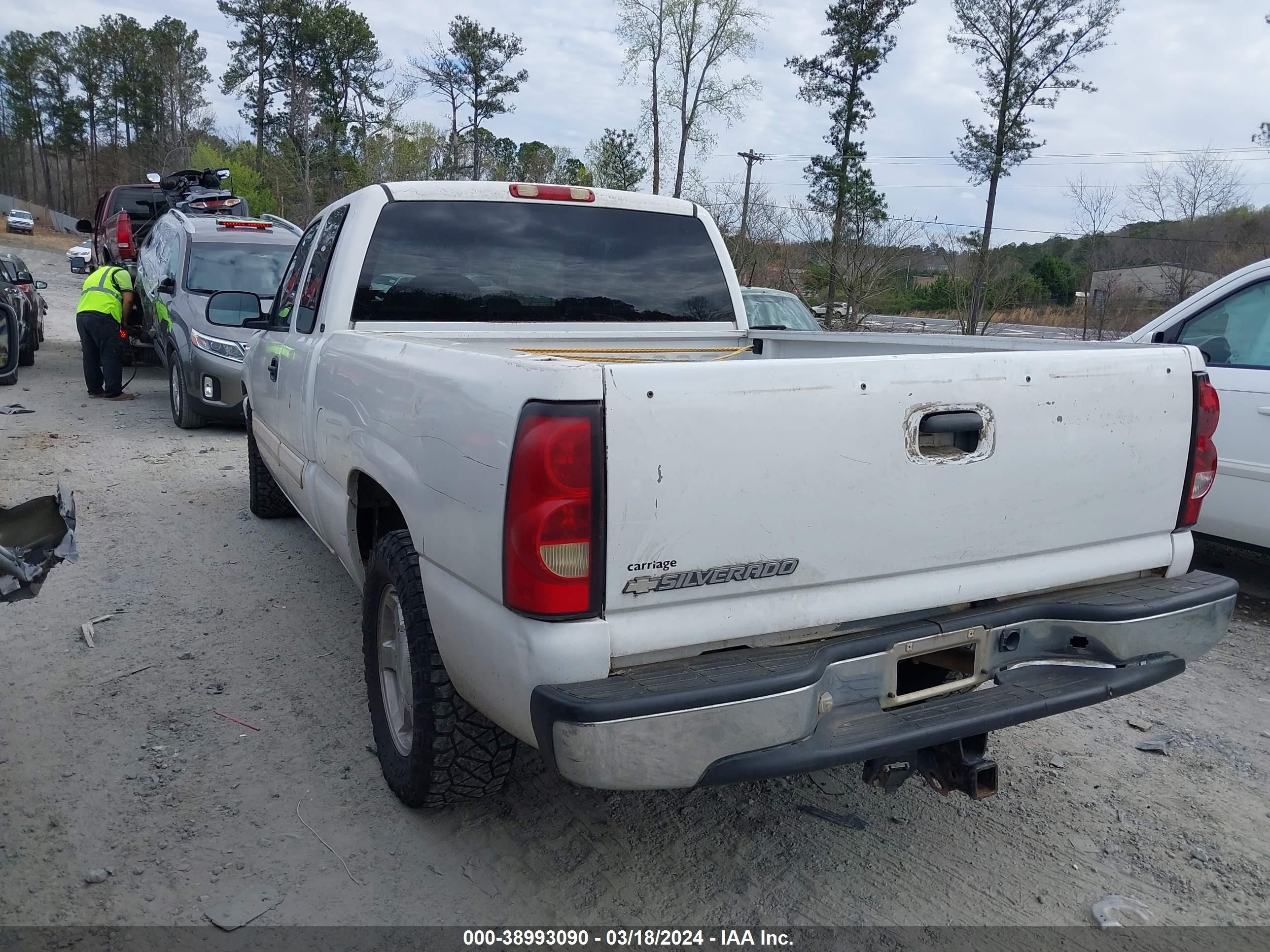 Photo 2 VIN: 2GCEC19V861299428 - CHEVROLET SILVERADO 