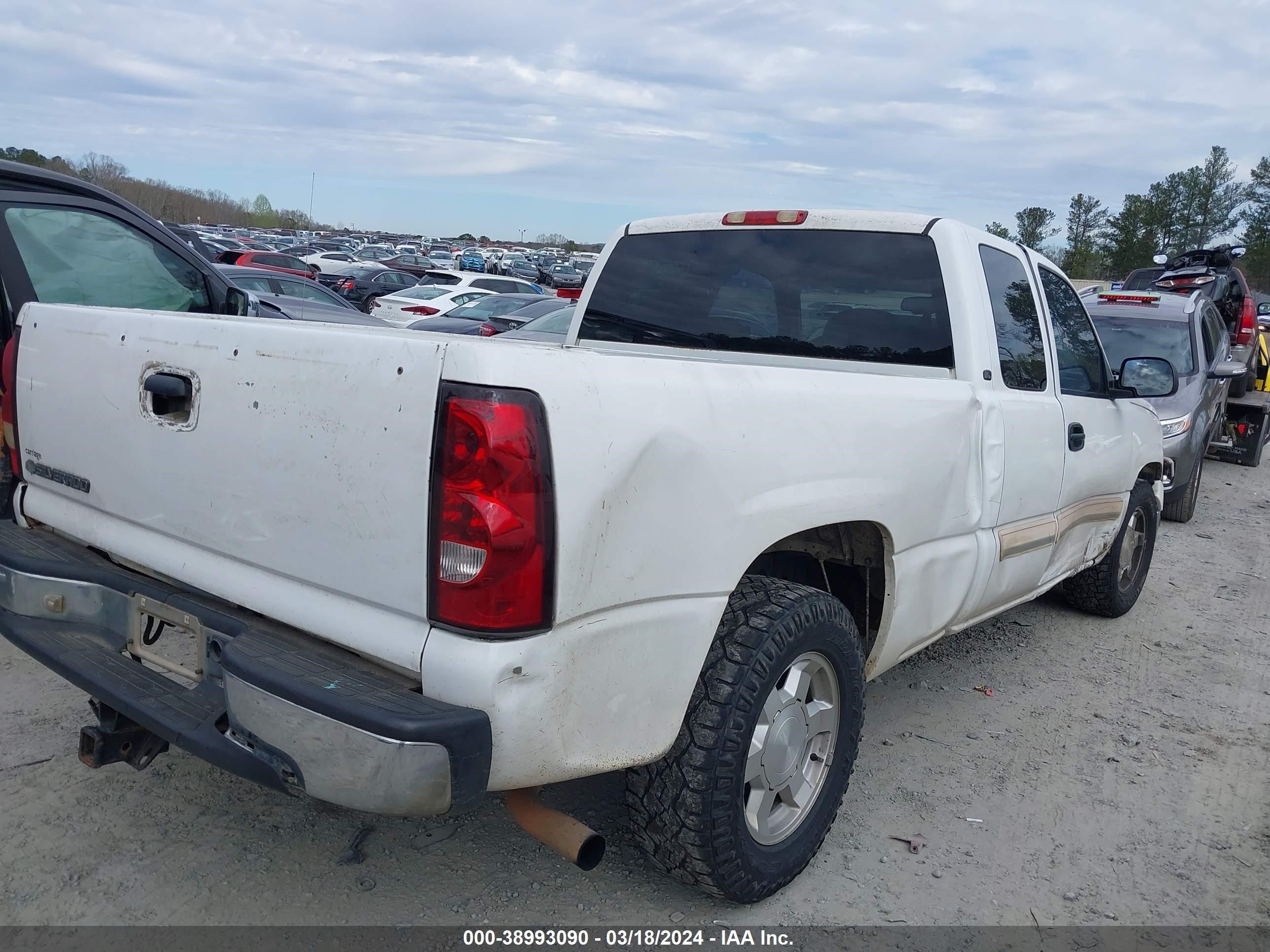 Photo 3 VIN: 2GCEC19V861299428 - CHEVROLET SILVERADO 