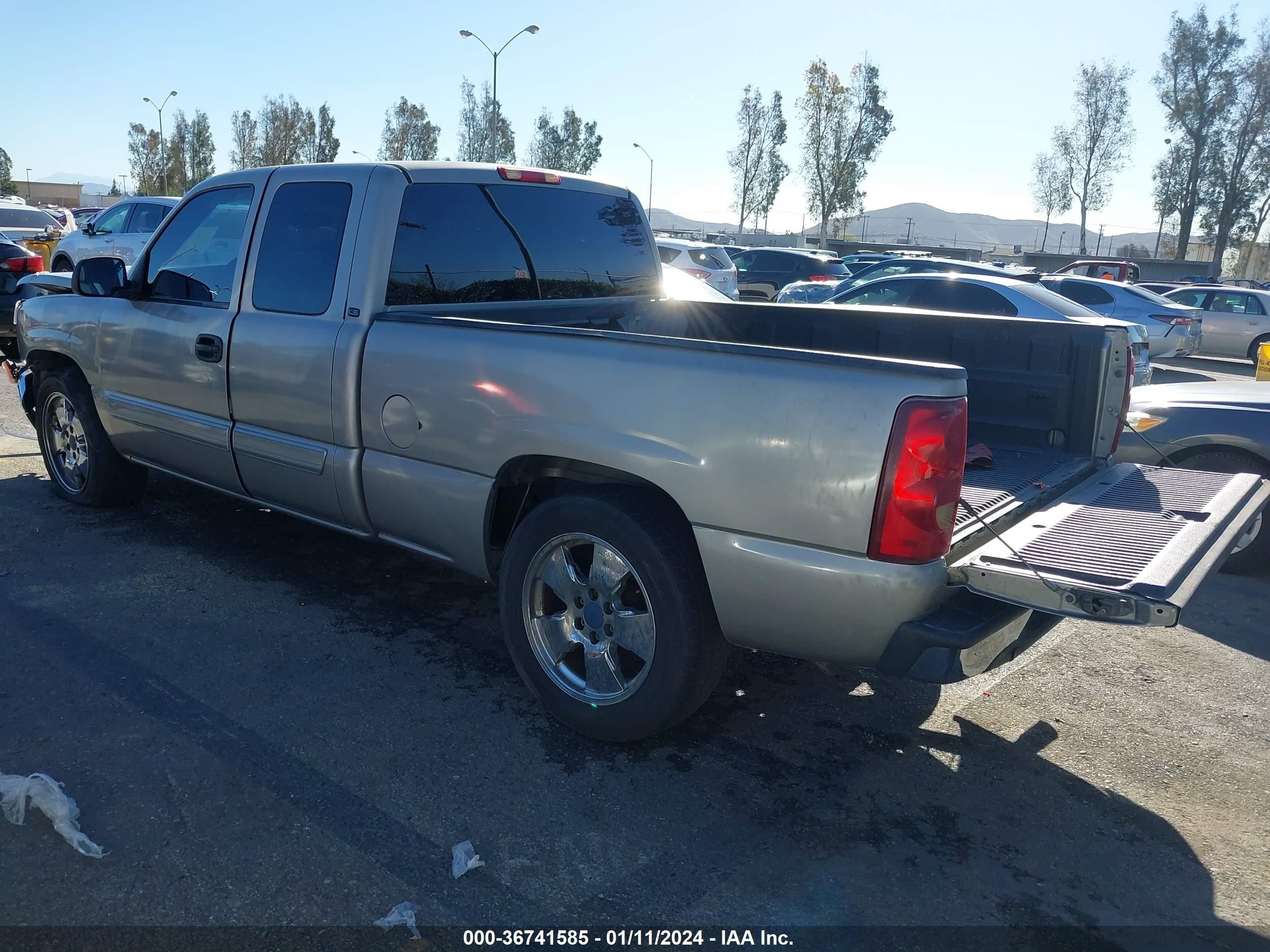 Photo 2 VIN: 2GCEC19V931331282 - CHEVROLET SILVERADO 