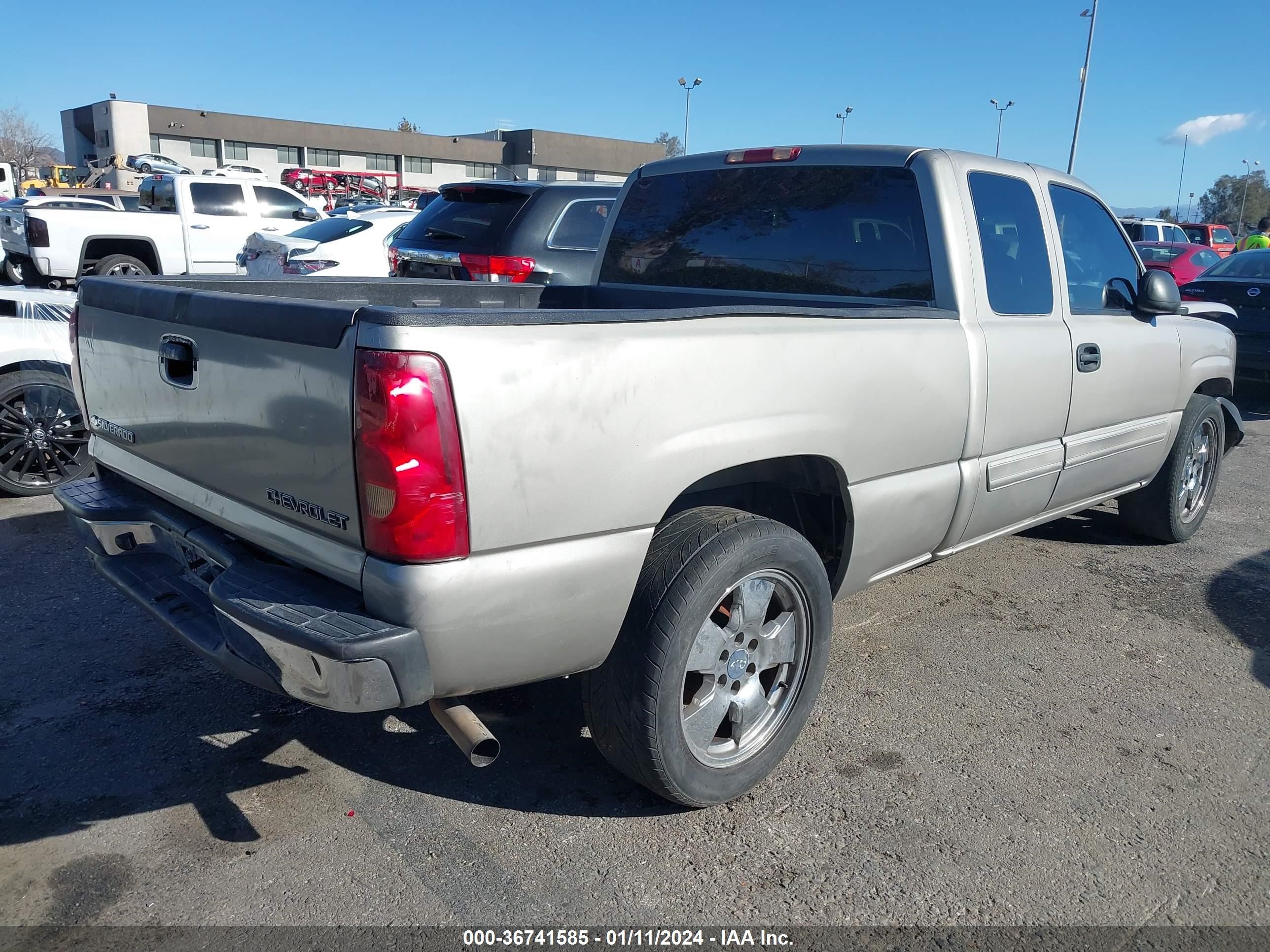 Photo 3 VIN: 2GCEC19V931331282 - CHEVROLET SILVERADO 