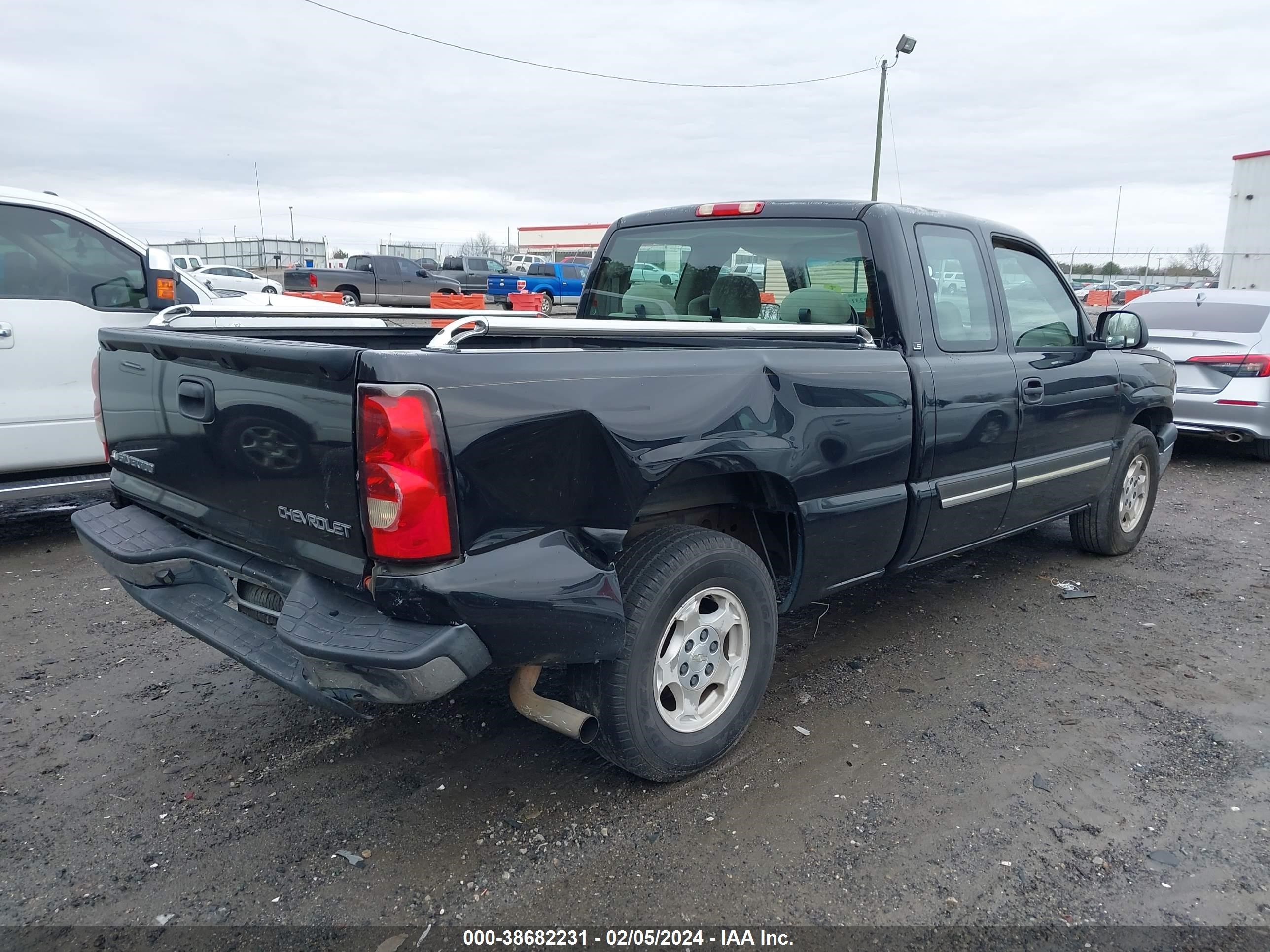 Photo 3 VIN: 2GCEC19V941111691 - CHEVROLET SILVERADO 