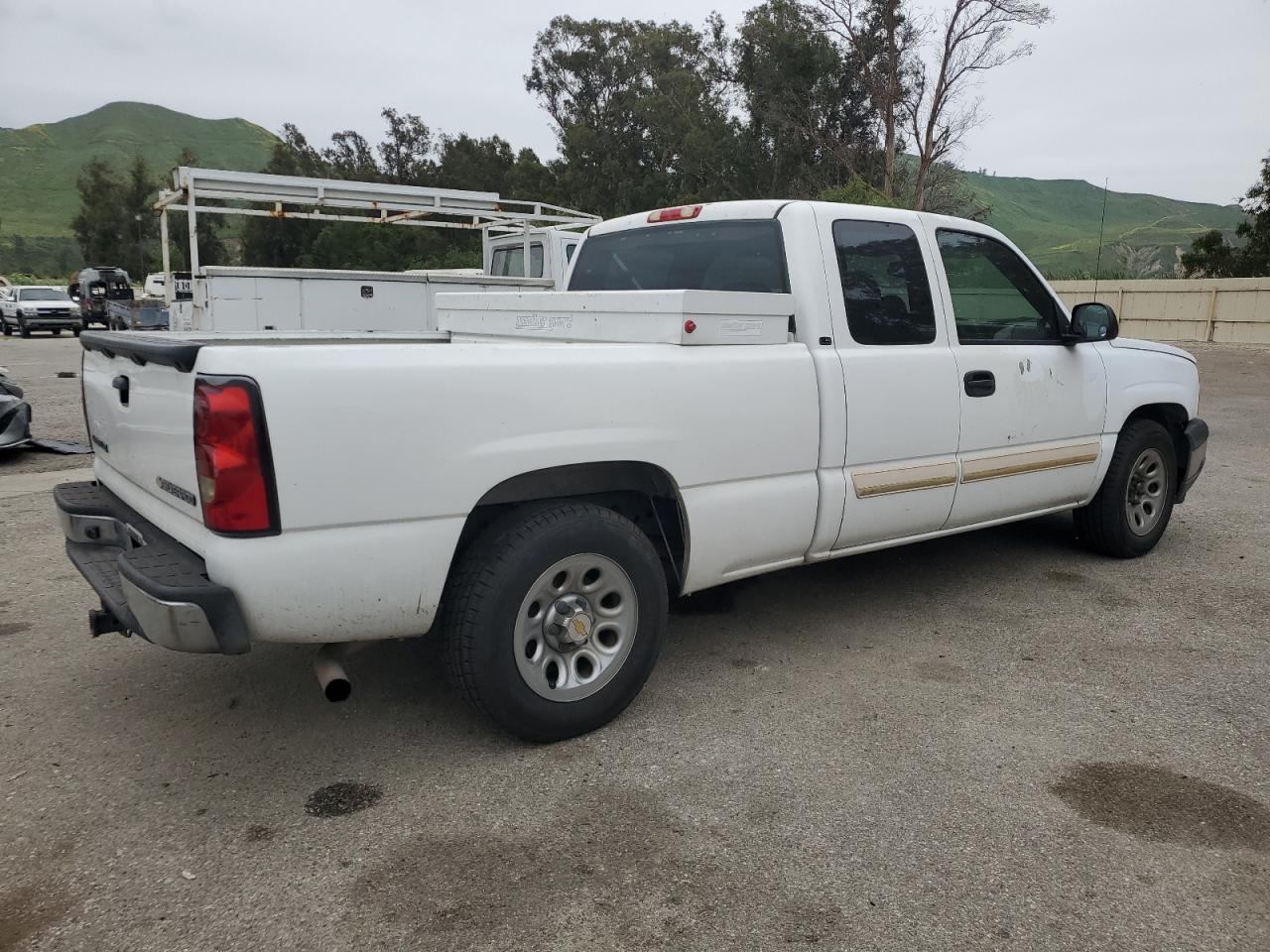 Photo 2 VIN: 2GCEC19V951253038 - CHEVROLET SILVERADO 