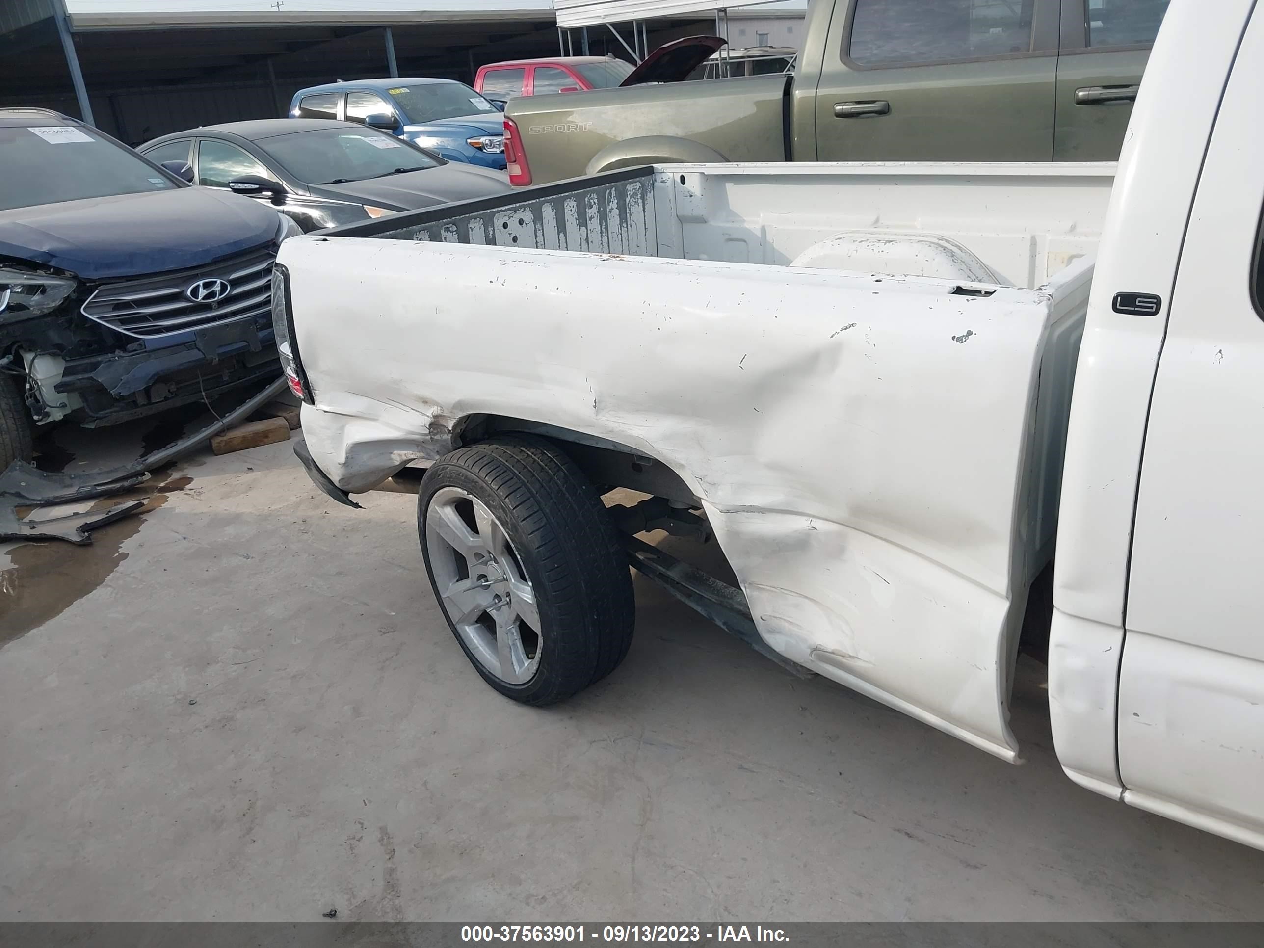 Photo 5 VIN: 2GCEC19V9Y1347778 - CHEVROLET SILVERADO 