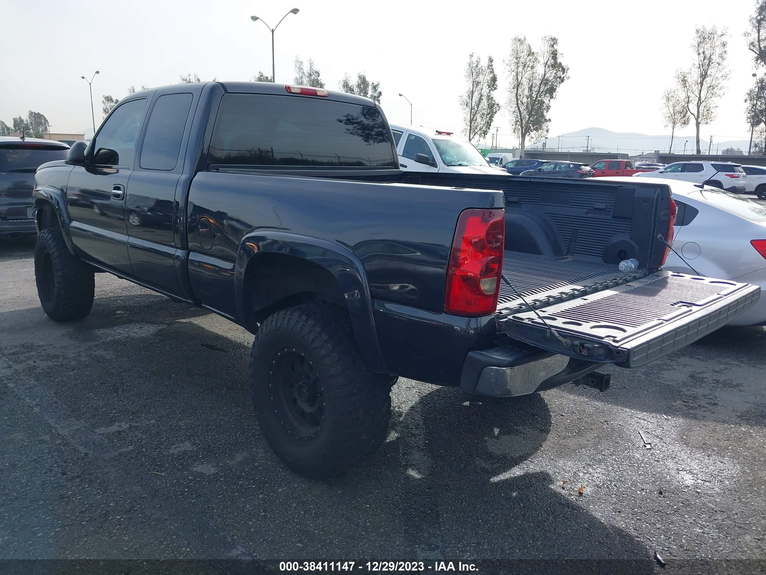 Photo 2 VIN: 2GCEC19VX31104229 - CHEVROLET SILVERADO 