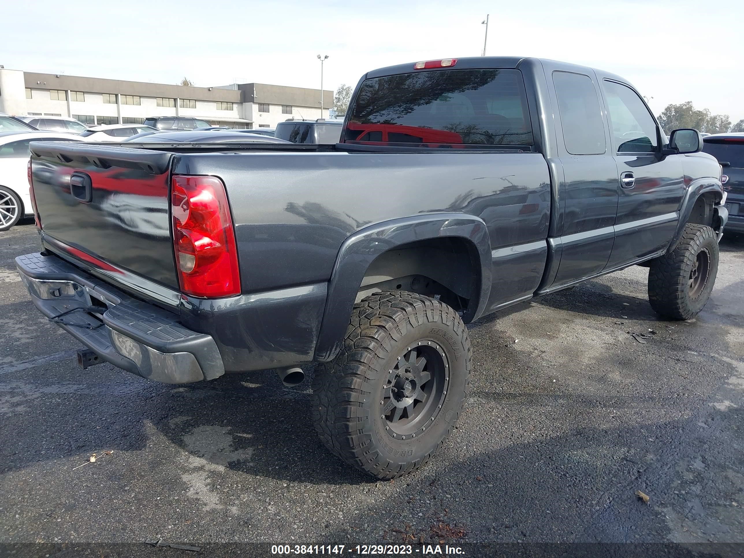 Photo 3 VIN: 2GCEC19VX31104229 - CHEVROLET SILVERADO 