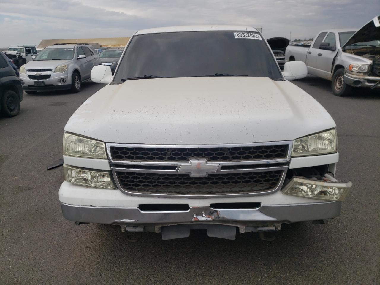 Photo 4 VIN: 2GCEC19VX31181845 - CHEVROLET SILVERADO 