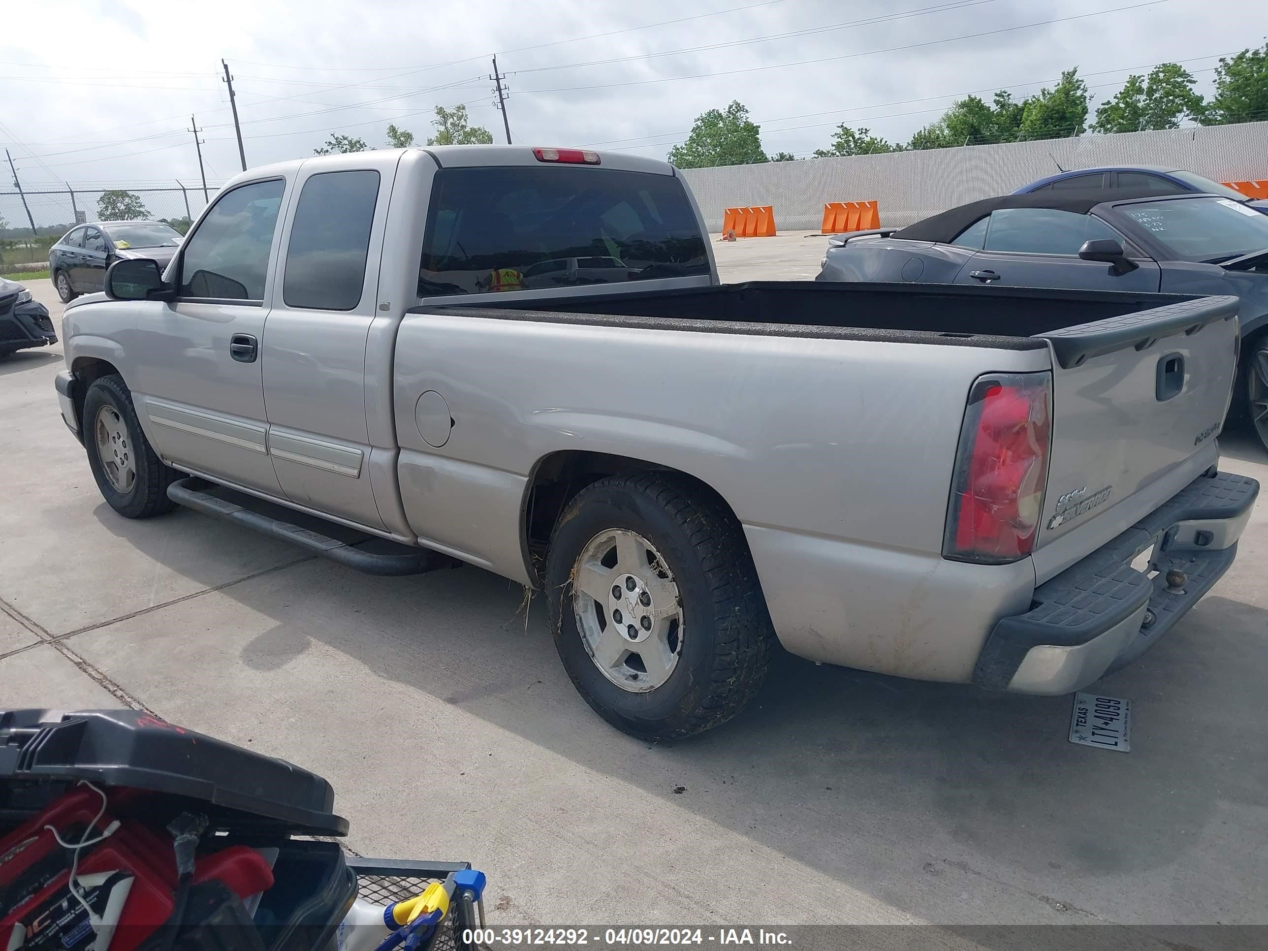 Photo 2 VIN: 2GCEC19VX51155538 - CHEVROLET SILVERADO 