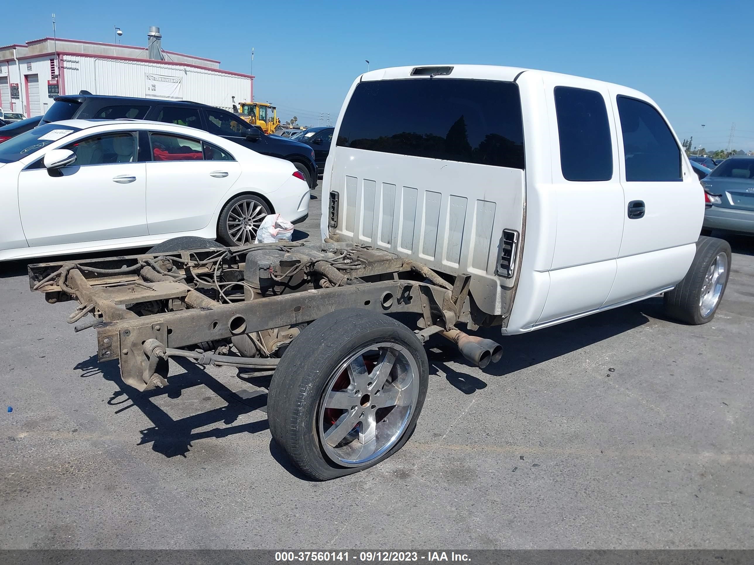 Photo 3 VIN: 2GCEC19VX51332041 - CHEVROLET SILVERADO 