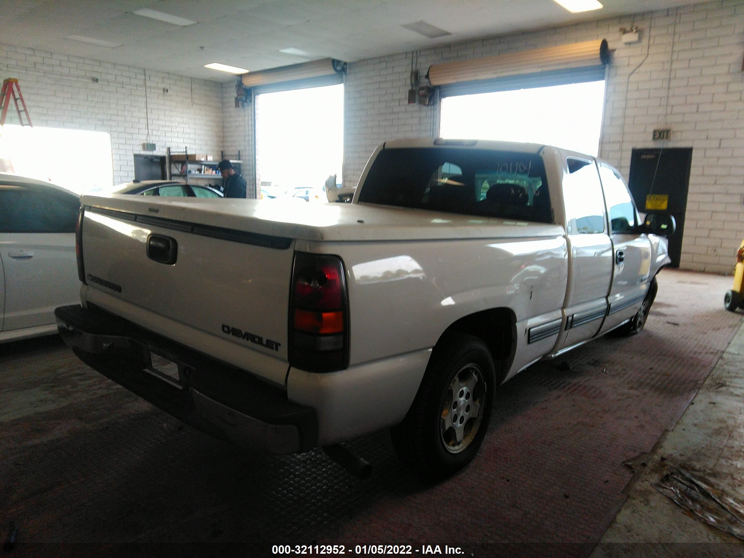 Photo 3 VIN: 2GCEC19W011301934 - CHEVROLET SILVERADO 