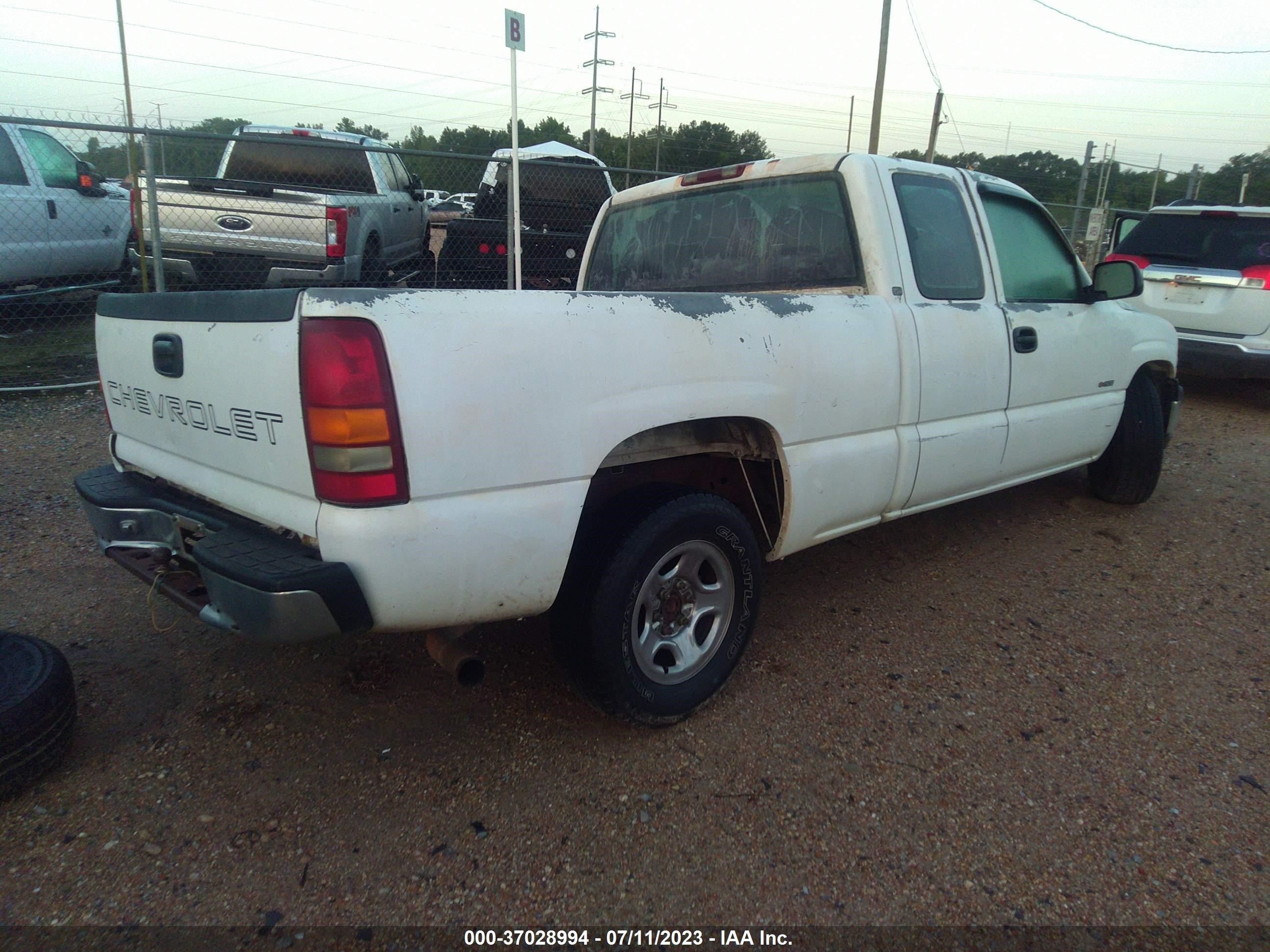 Photo 3 VIN: 2GCEC19W3X1204767 - CHEVROLET SILVERADO 