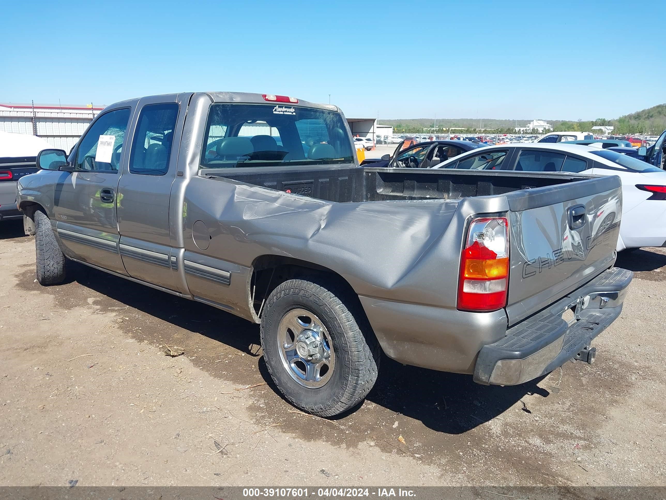 Photo 2 VIN: 2GCEC19W511219357 - CHEVROLET SILVERADO 