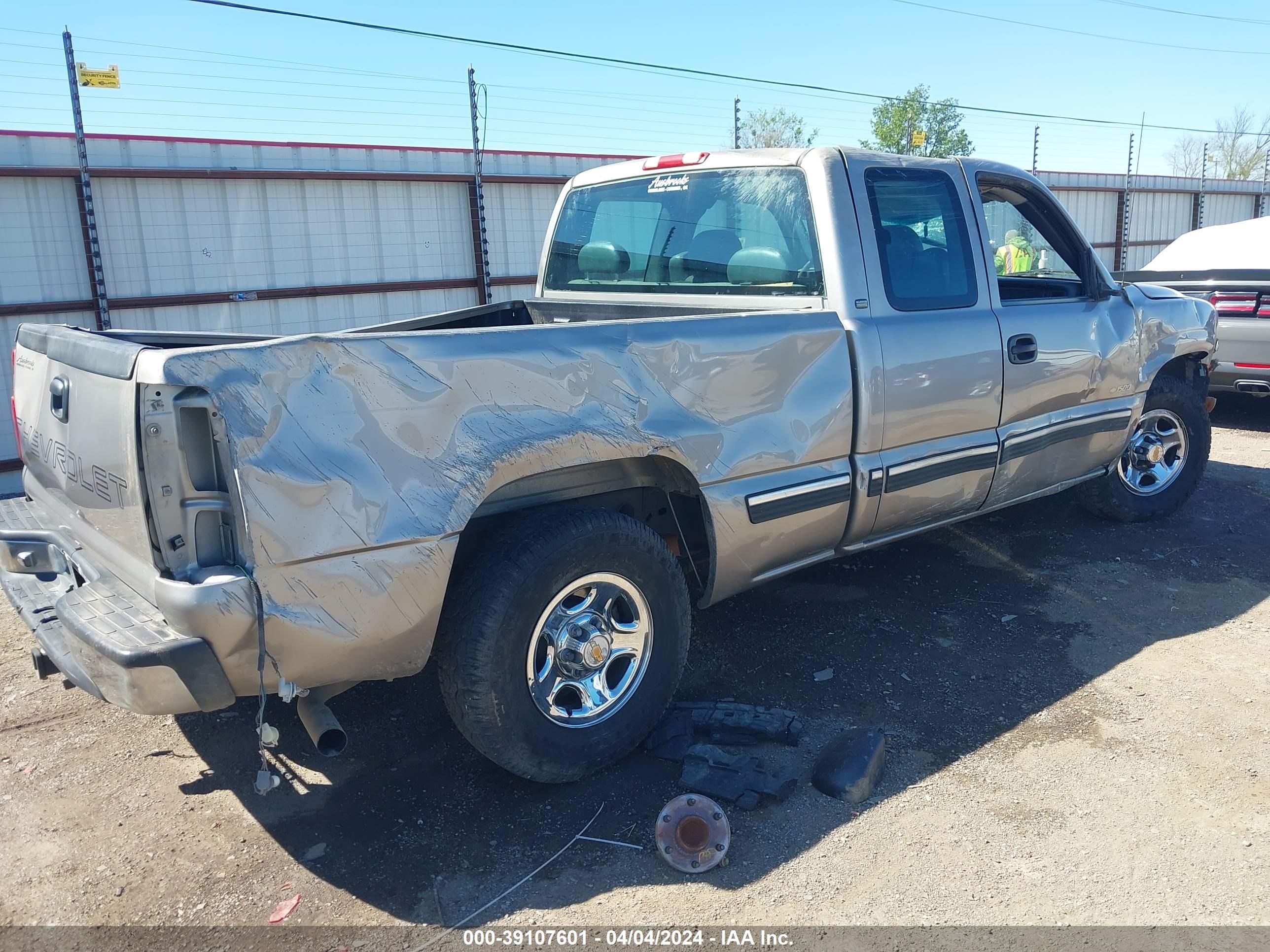 Photo 3 VIN: 2GCEC19W511219357 - CHEVROLET SILVERADO 