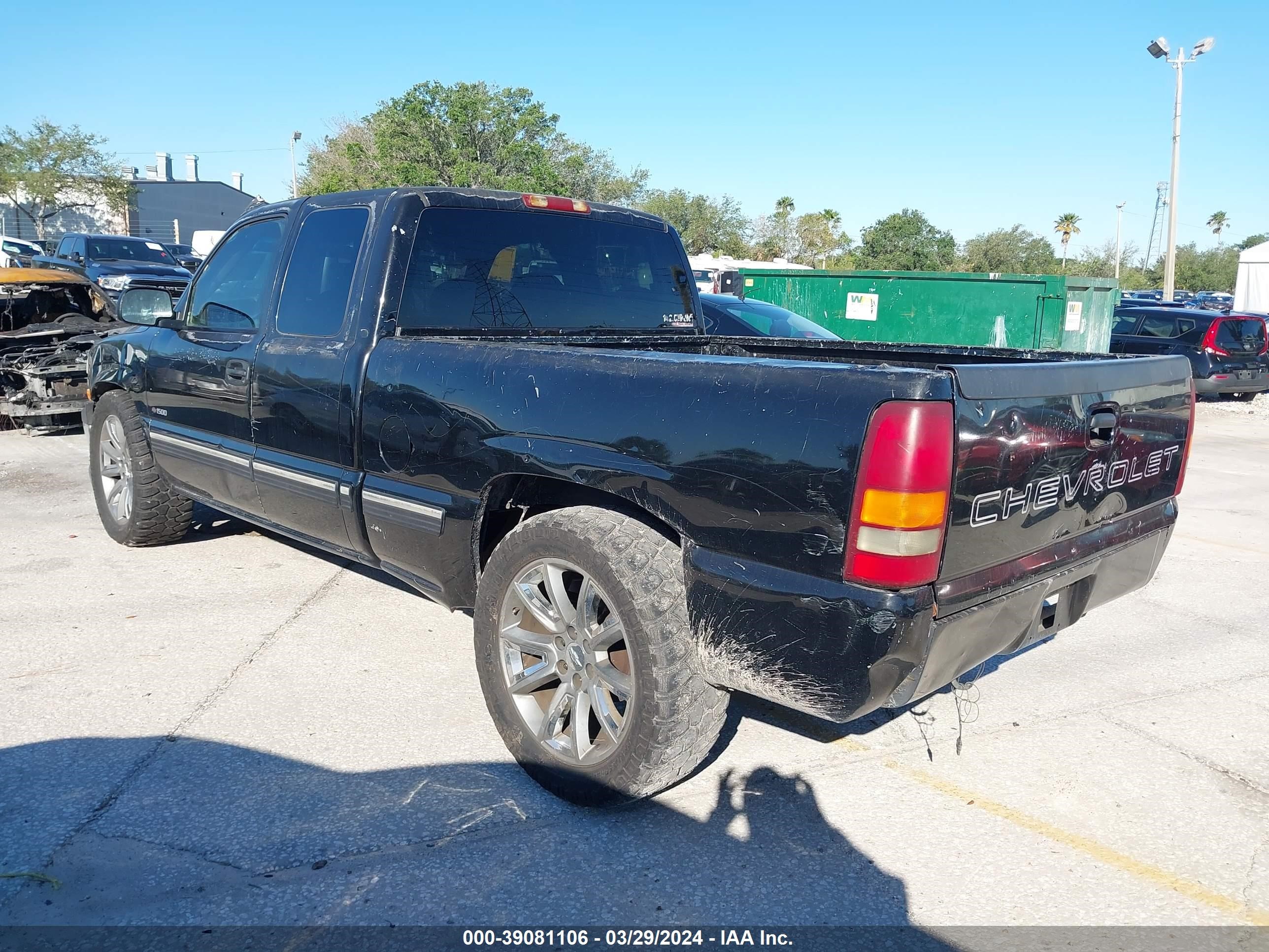 Photo 2 VIN: 2GCEC19W721333796 - CHEVROLET SILVERADO 