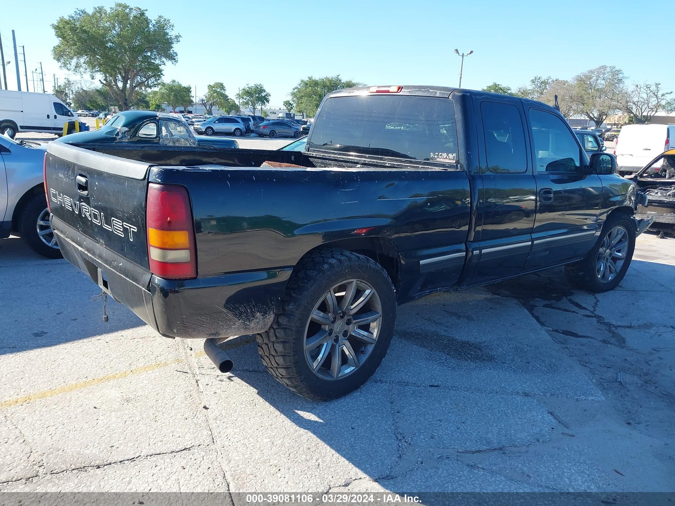 Photo 3 VIN: 2GCEC19W721333796 - CHEVROLET SILVERADO 