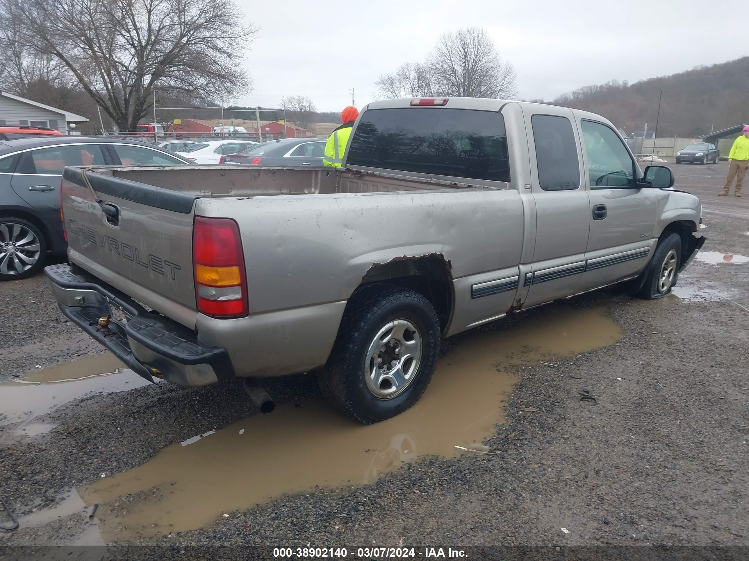 Photo 3 VIN: 2GCEC19W811285398 - CHEVROLET SILVERADO 