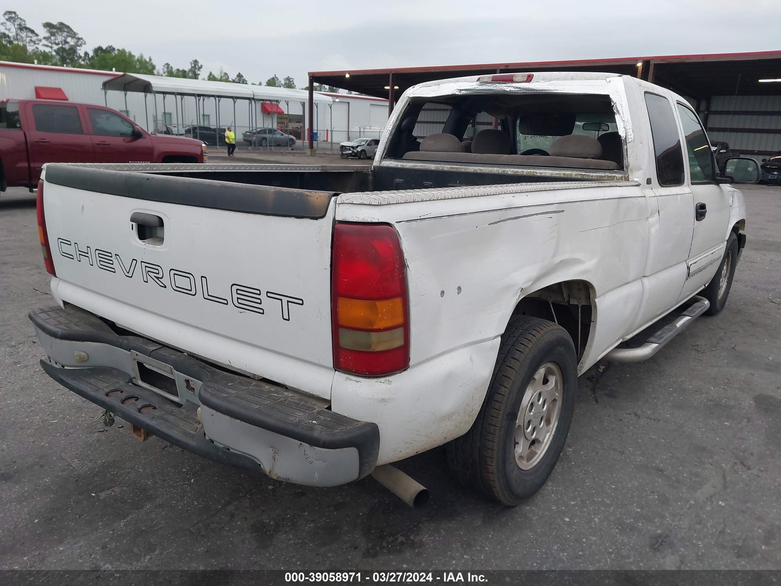 Photo 3 VIN: 2GCEC19W8Y1352916 - CHEVROLET SILVERADO 