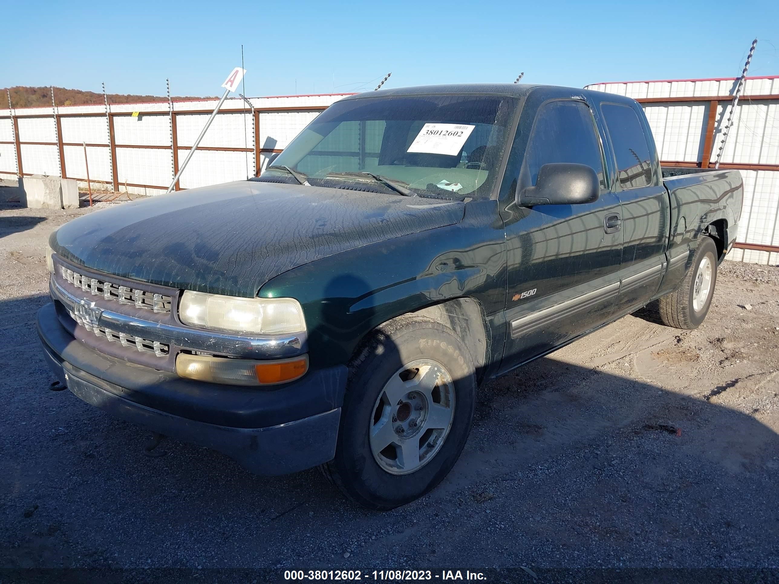 Photo 1 VIN: 2GCEC19WX11187862 - CHEVROLET SILVERADO 