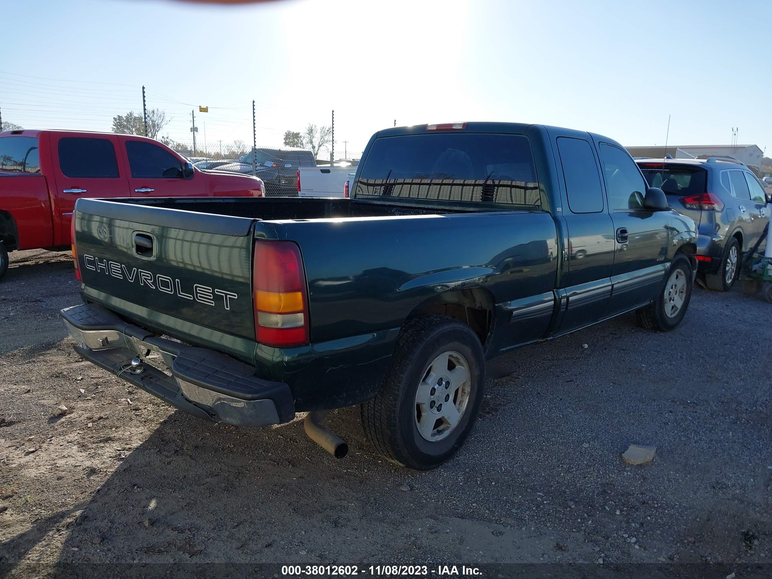 Photo 3 VIN: 2GCEC19WX11187862 - CHEVROLET SILVERADO 