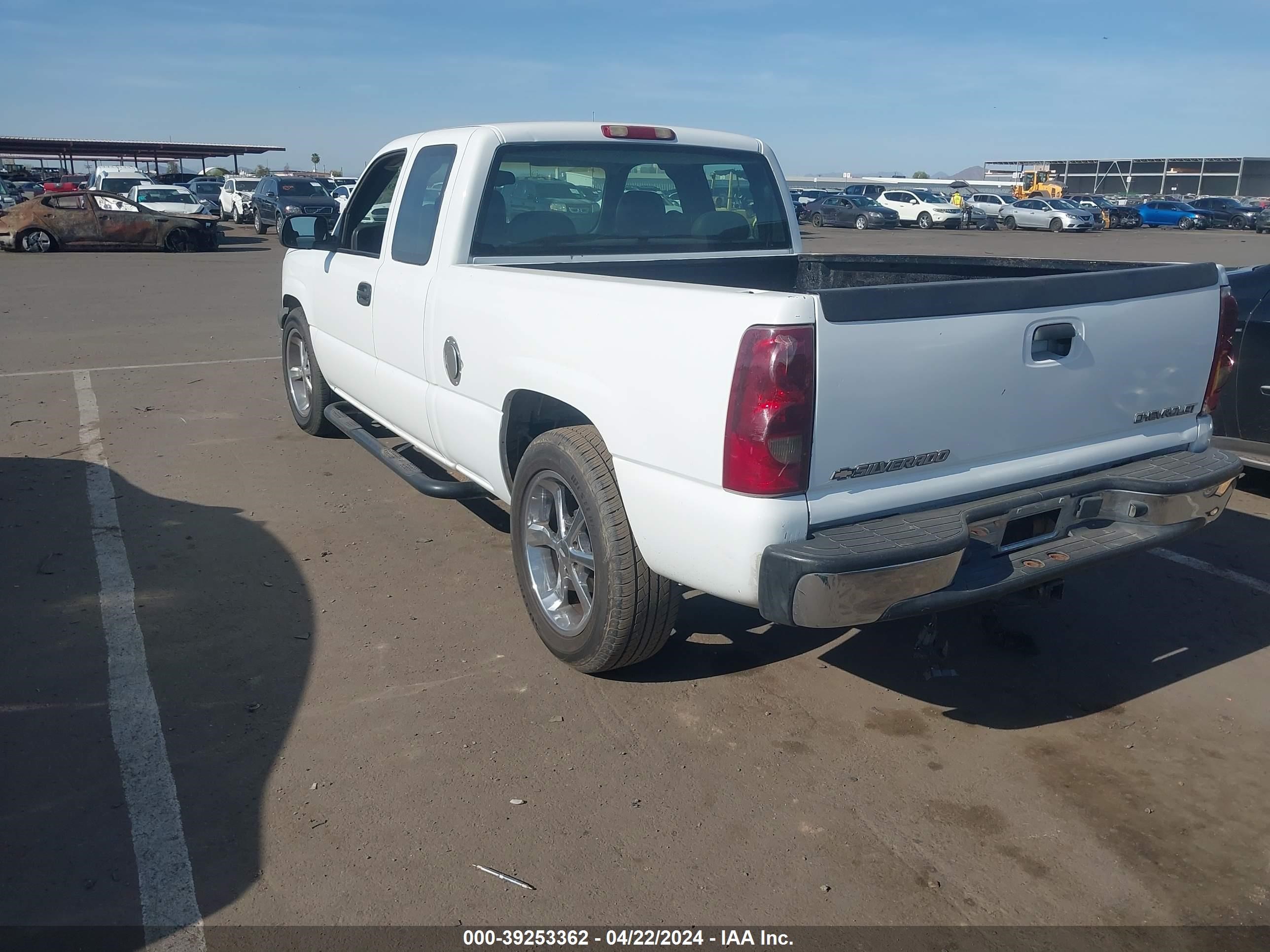 Photo 2 VIN: 2GCEC19X331176441 - CHEVROLET SILVERADO 