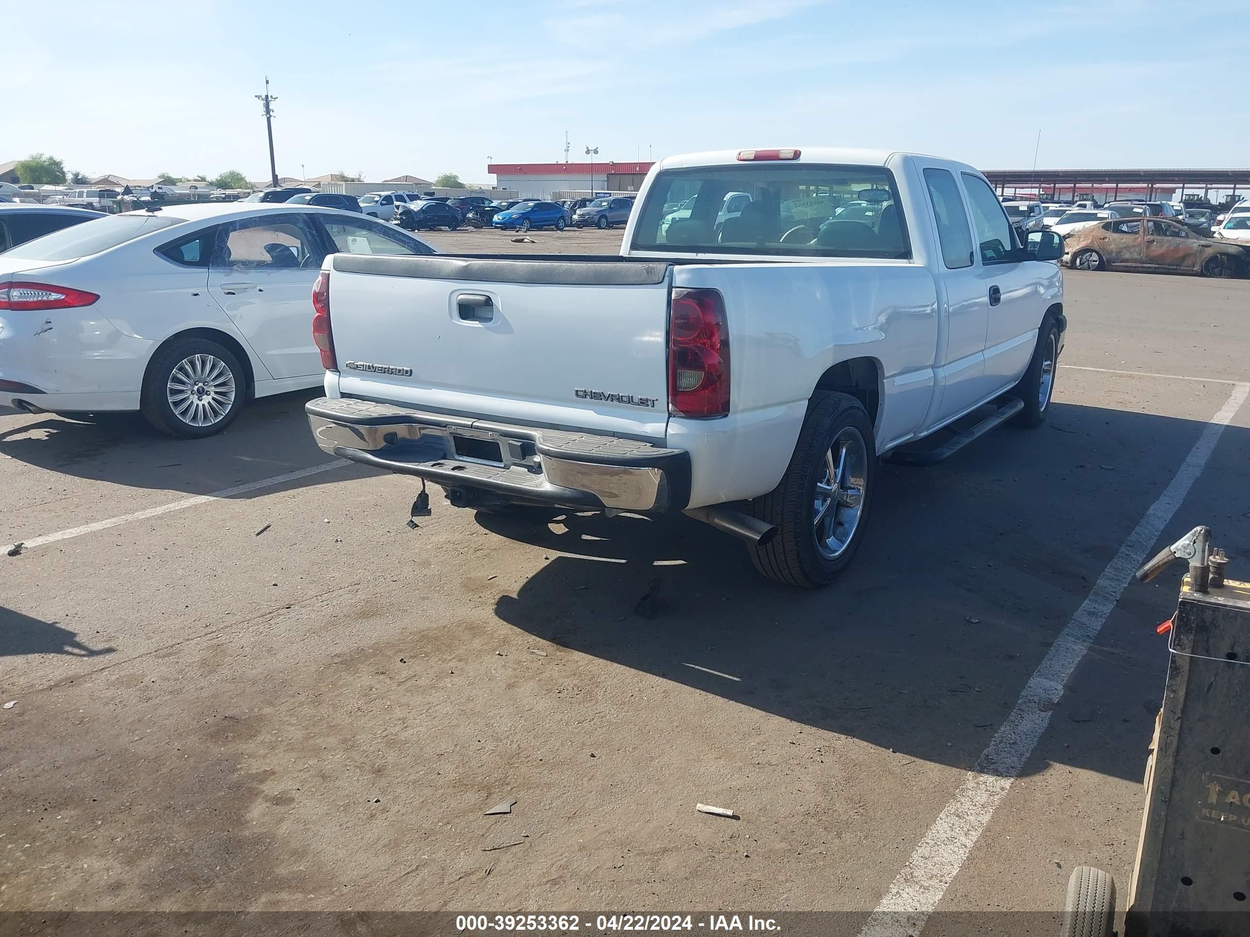 Photo 3 VIN: 2GCEC19X331176441 - CHEVROLET SILVERADO 