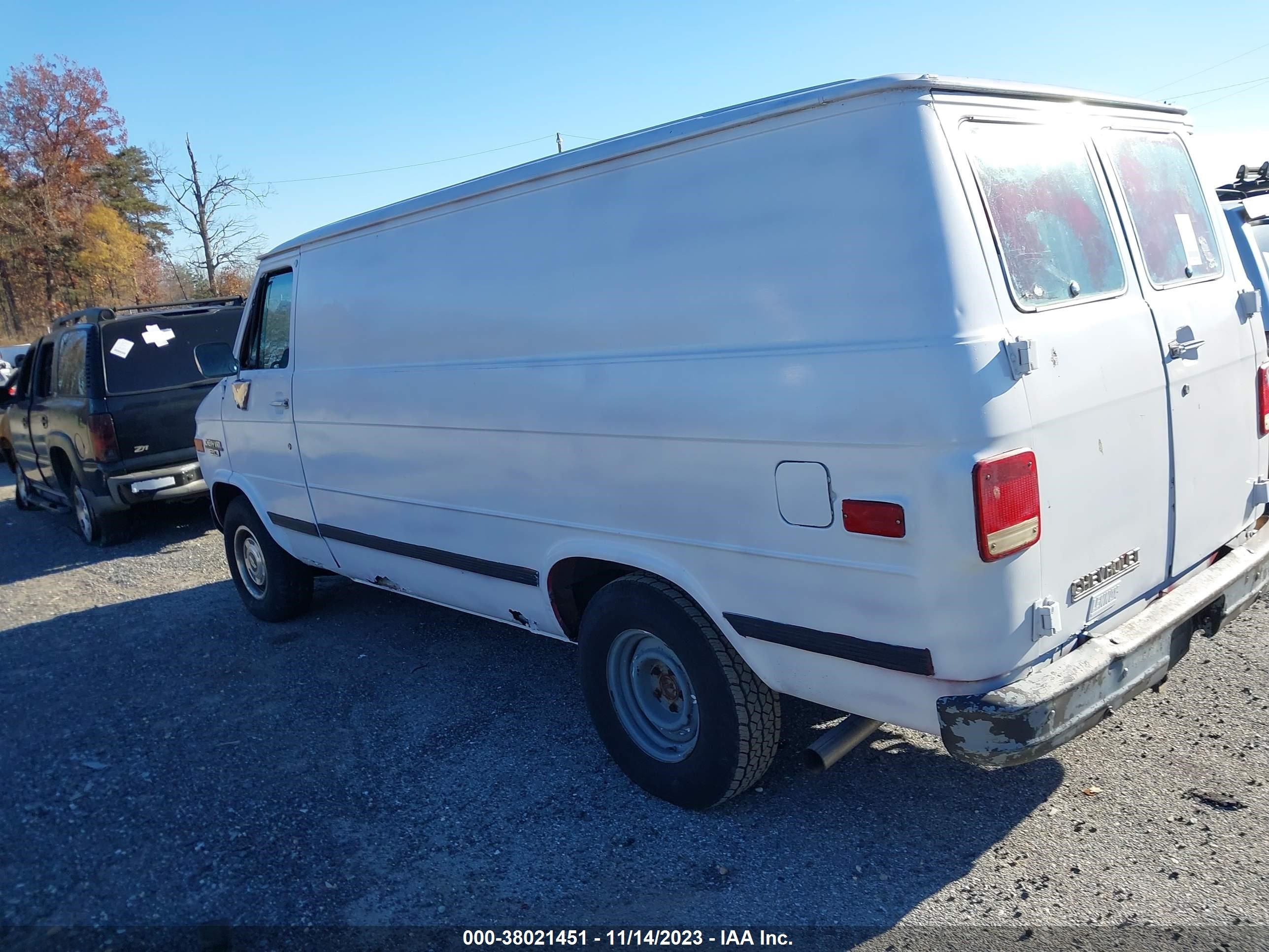 Photo 2 VIN: 2GCEG25K1N4146151 - CHEVROLET VAN 